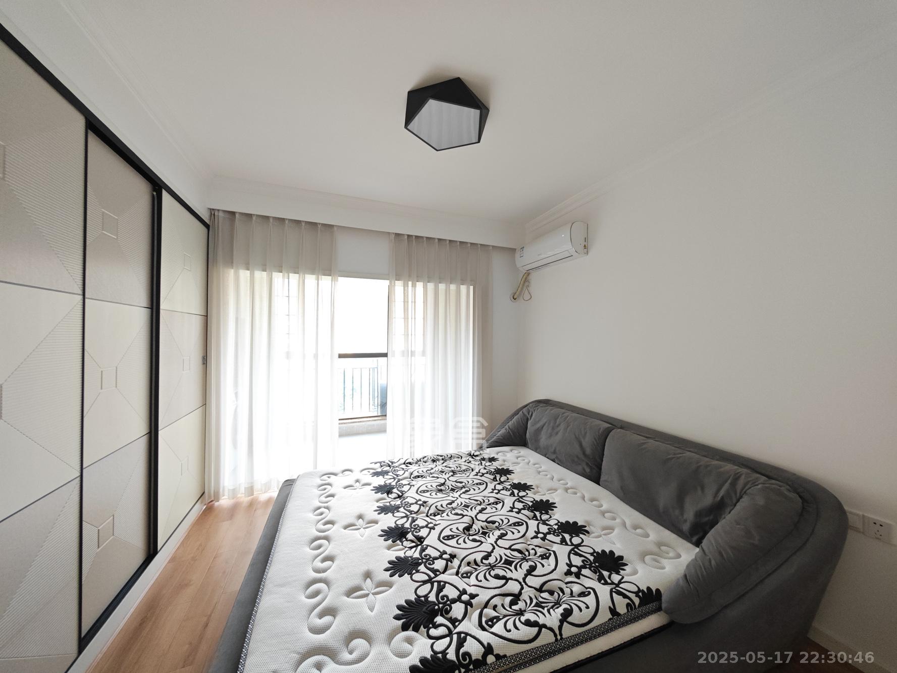 宏聚地中海  2室2厅2卫    63.0万 宏聚地中海  2室2厅2卫    63.0万卧室