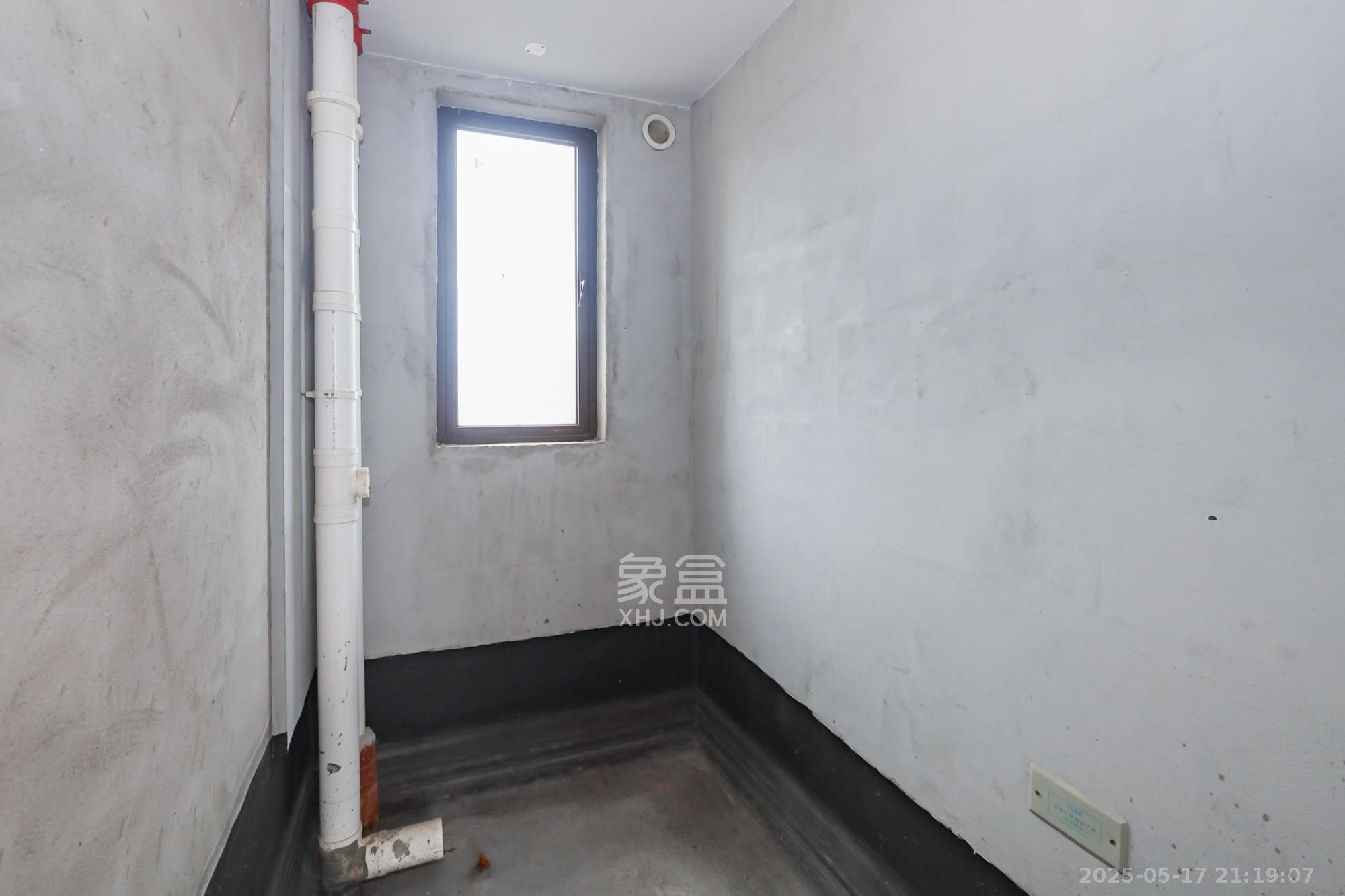 保利西海岸B区  4室2厅2卫    225.0万 保利西海岸B区  4室2厅2卫    225.0万卫生间