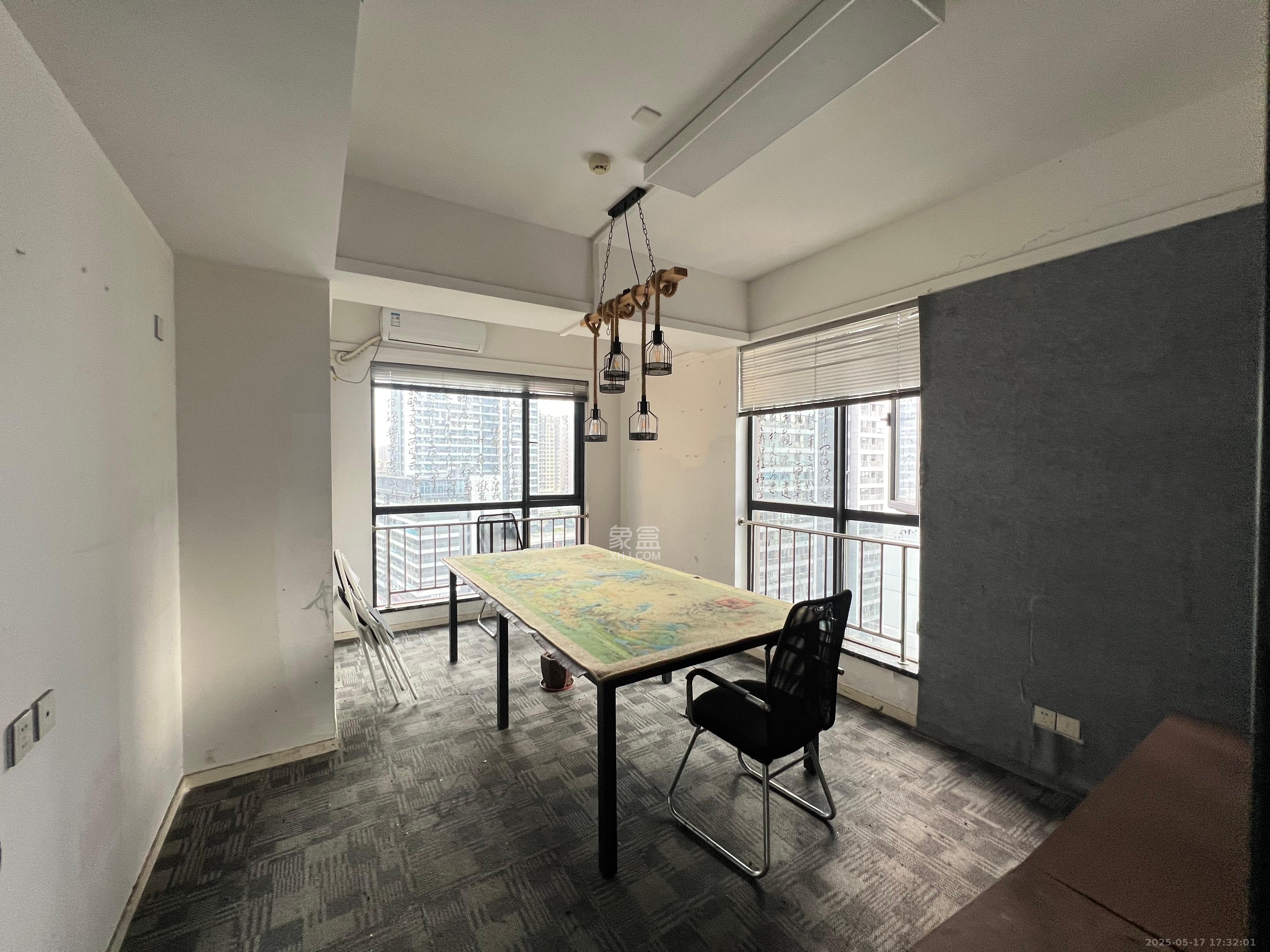 德思勤城市广场(宝格丽公寓) 2室1厅1卫 3500.0元/月 德思勤城市广场(宝格丽公寓) 2室1厅1卫 3500.0元/月室内图