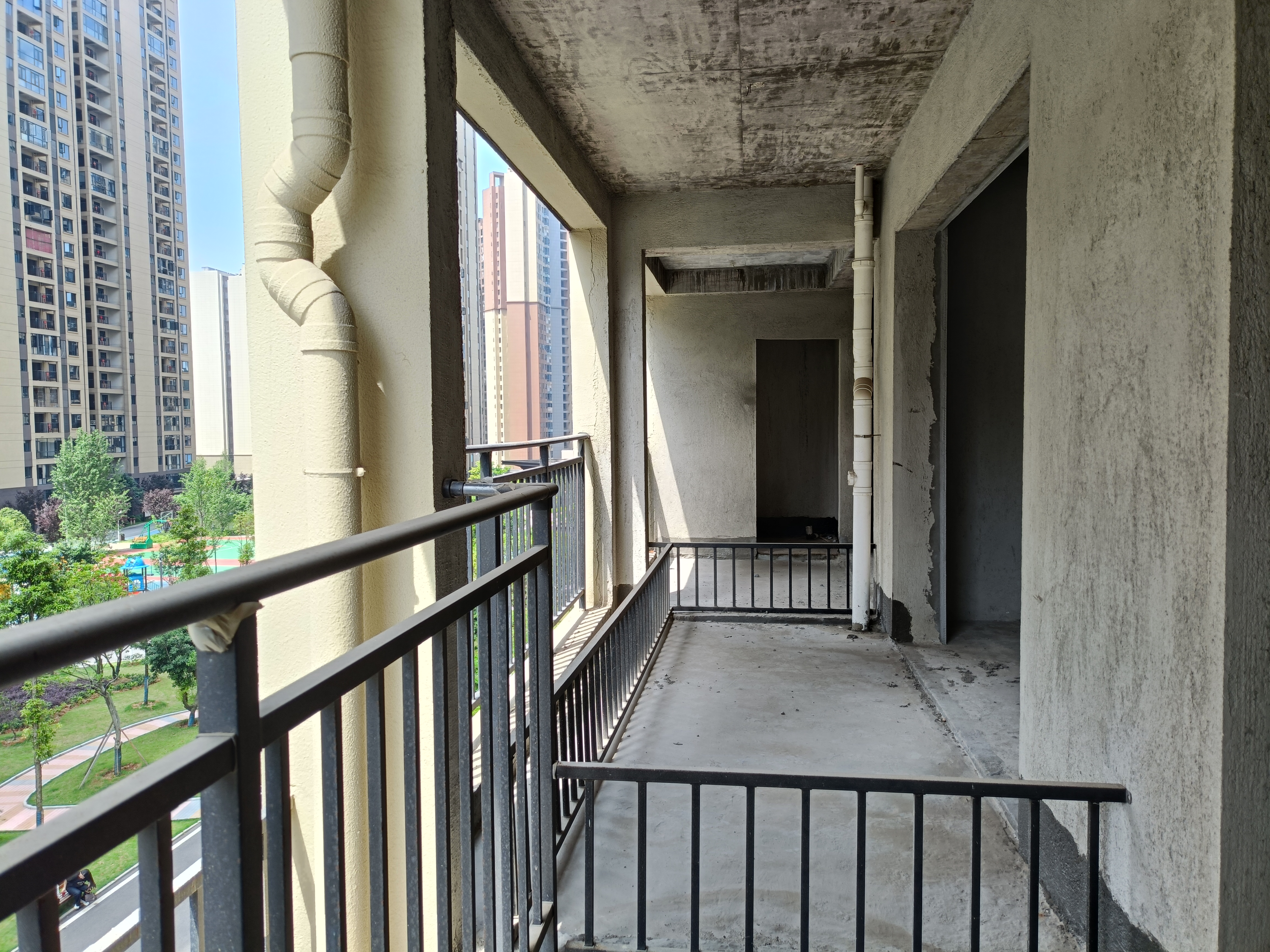 云泰天麓 5室2厅3卫 80.0万 云泰天麓 5室2厅3卫 80.0万客厅