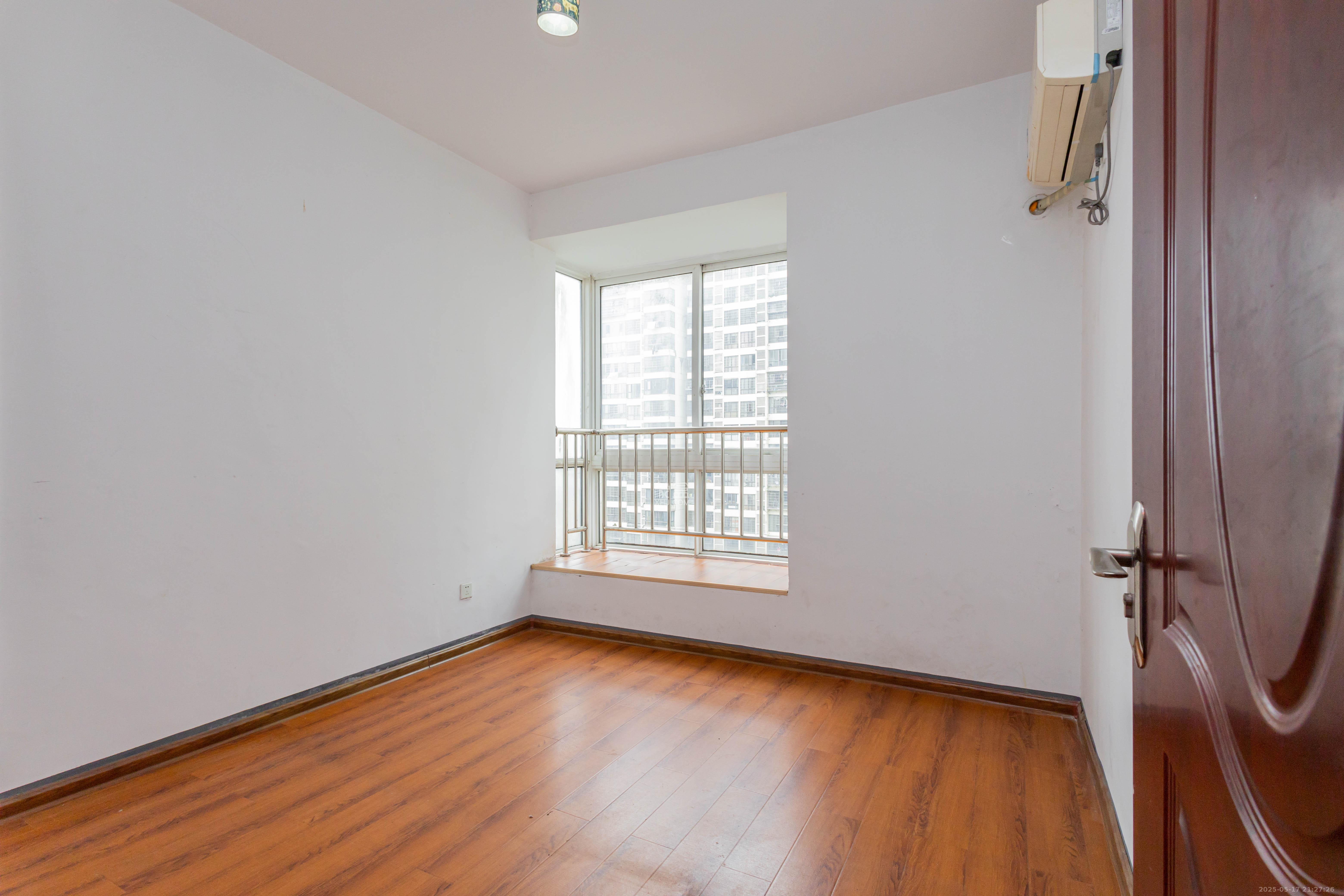 星城福邸(雄天朗郡)  3室2厅2卫    95.0万 星城福邸(雄天朗郡)  3室2厅2卫    95.0万卧室