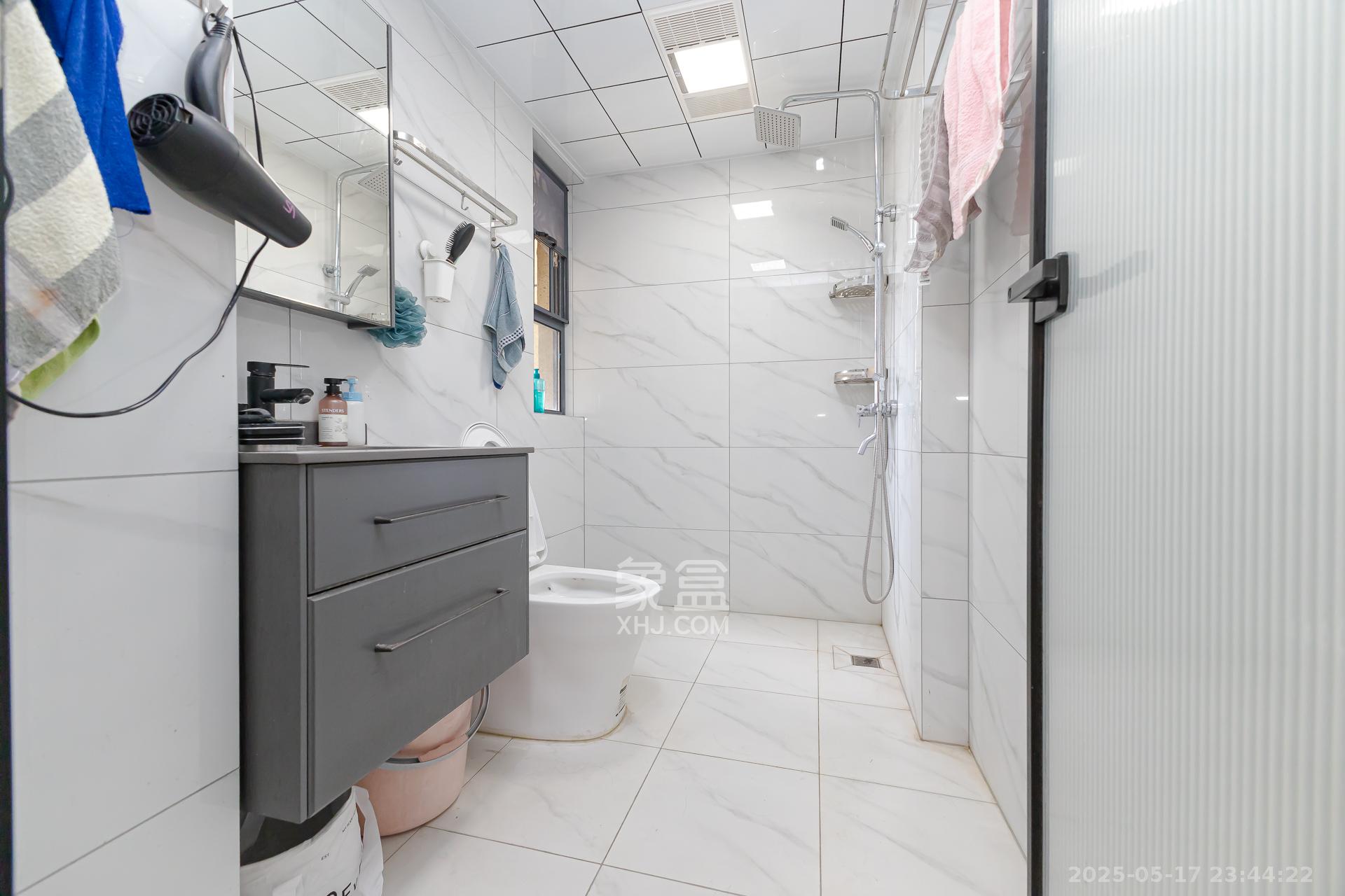 明发阅江悦府 3室2厅2卫 112.0万 明发阅江悦府 3室2厅2卫 112.0万卫生间