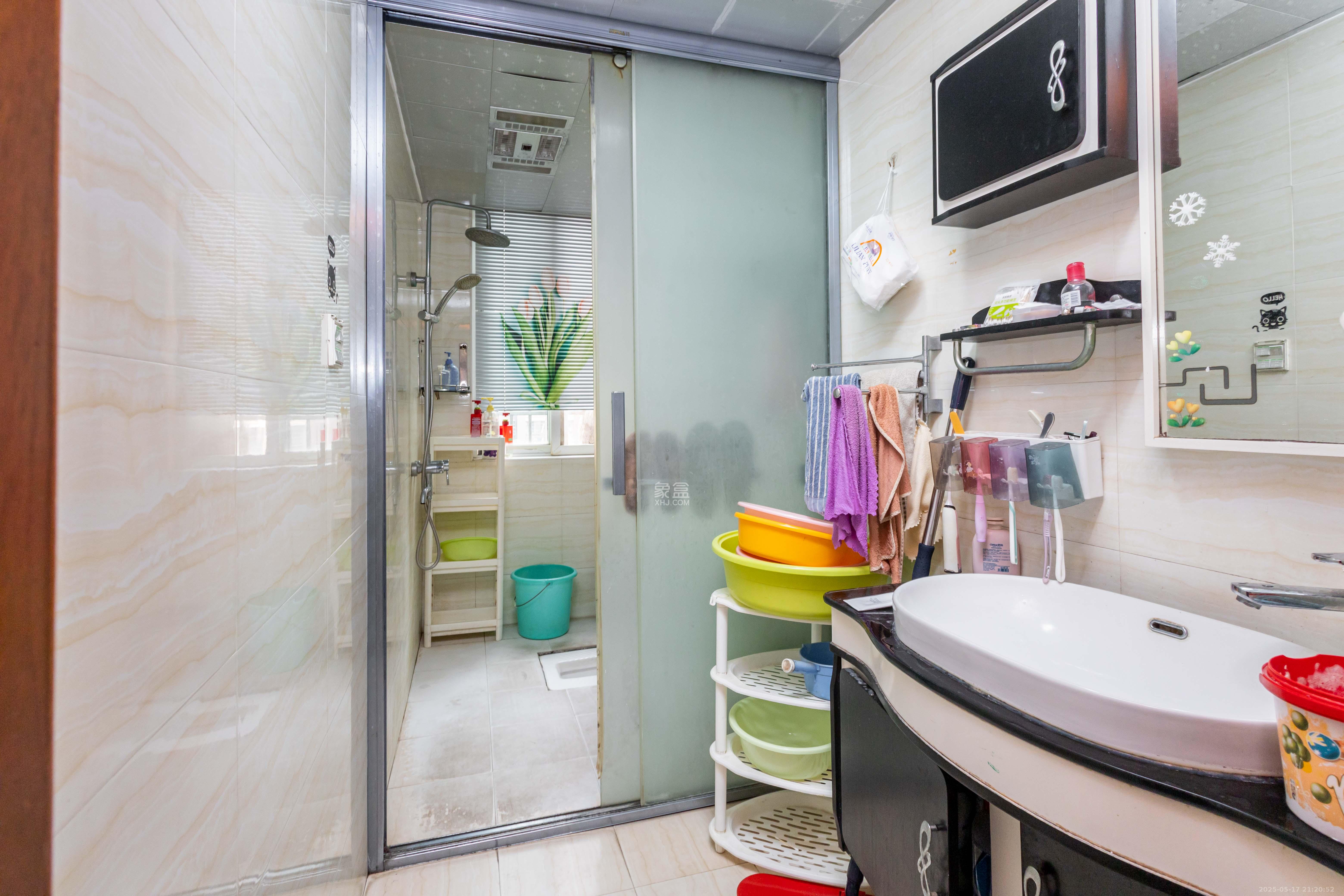 三景国际  3室2厅2卫    62.8万 三景国际  3室2厅2卫    62.8万卫生间