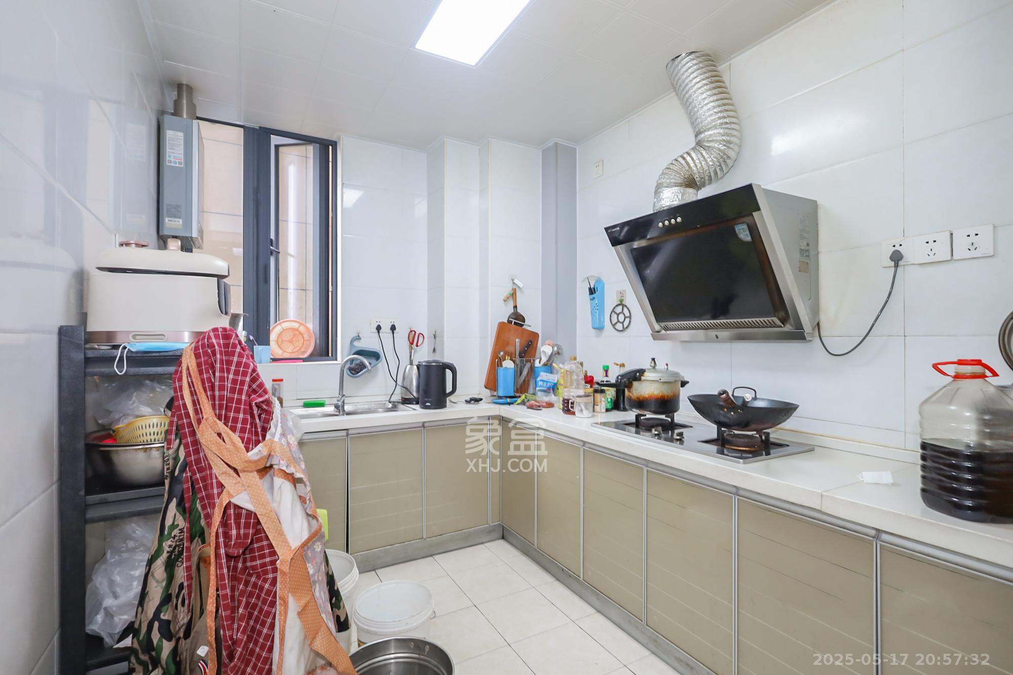 蓝光雍锦阁 3室2厅2卫 105.0万 蓝光雍锦阁 3室2厅2卫 105.0万厨房