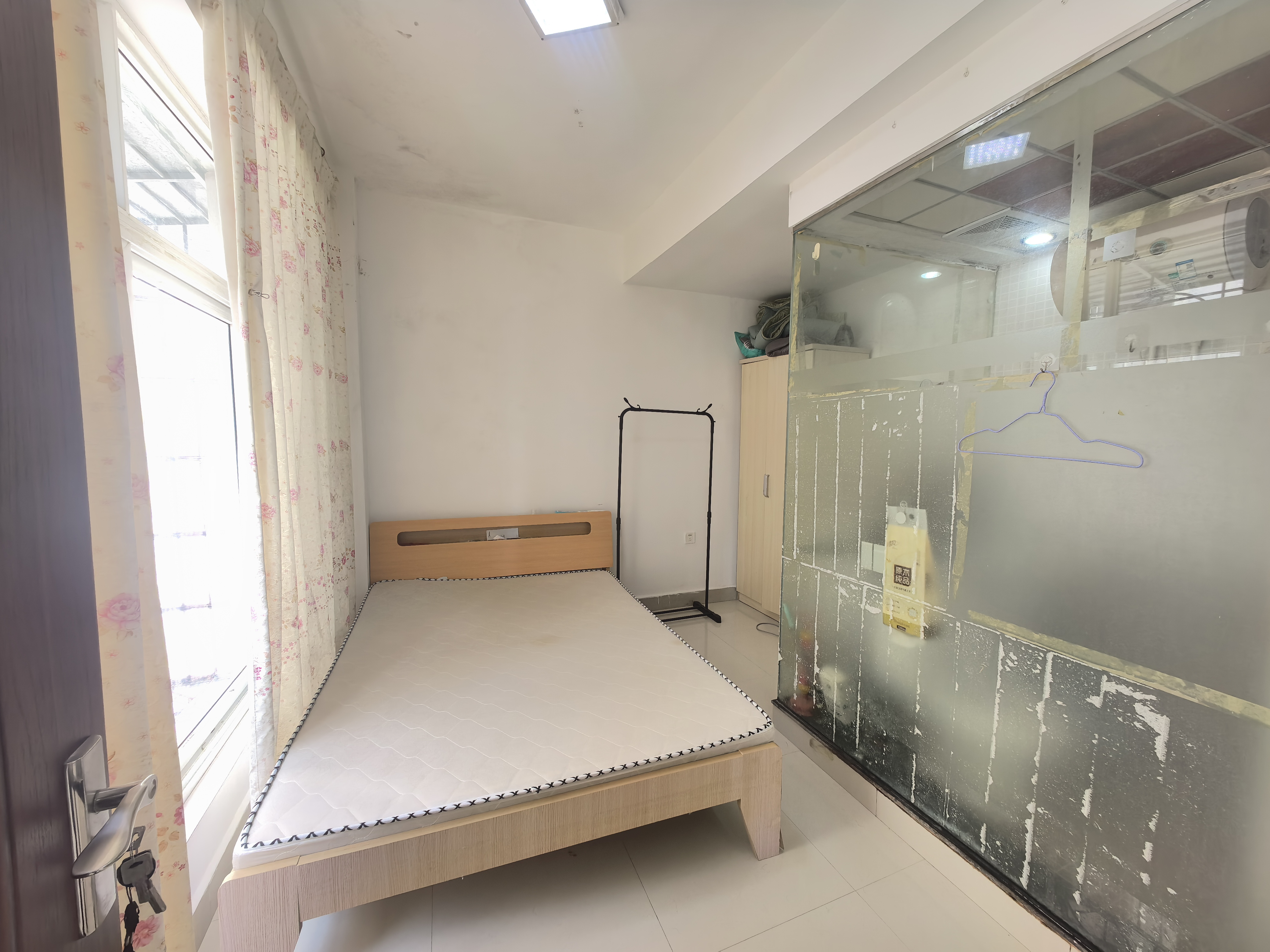 海富大厦  1室1厅1卫    1200.0元/月 海富大厦  1室1厅1卫    1200.0元/月室内图