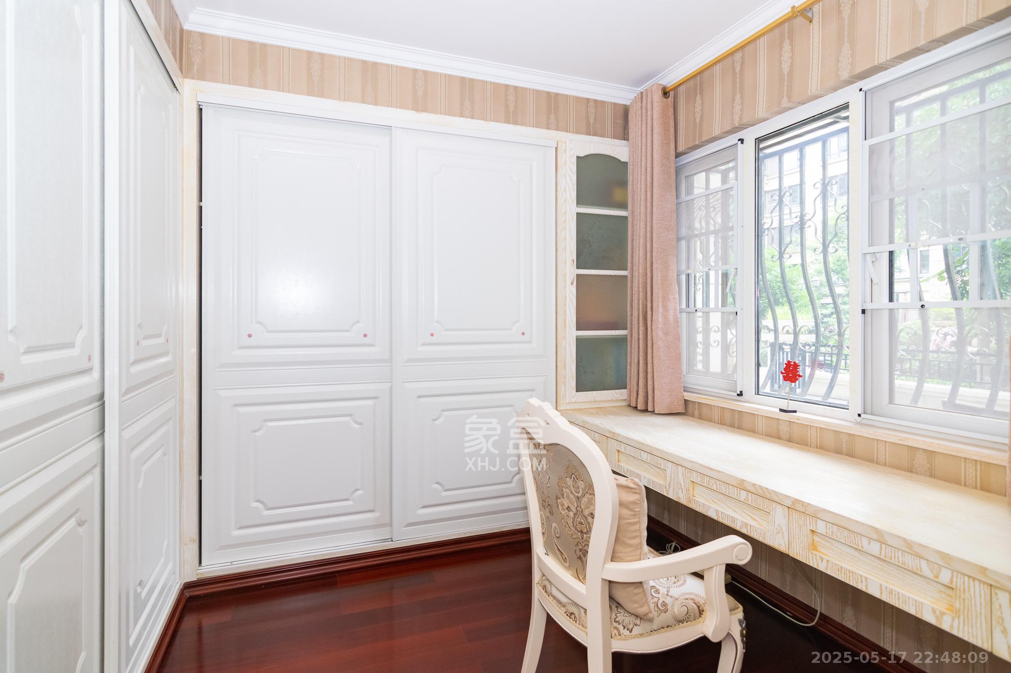 金地三千府(金地湖山樾、金地自在城) 5室2厅3卫 178.0万 金地三千府(金地湖山樾、金地自在城) 5室2厅3卫 178.0万其他