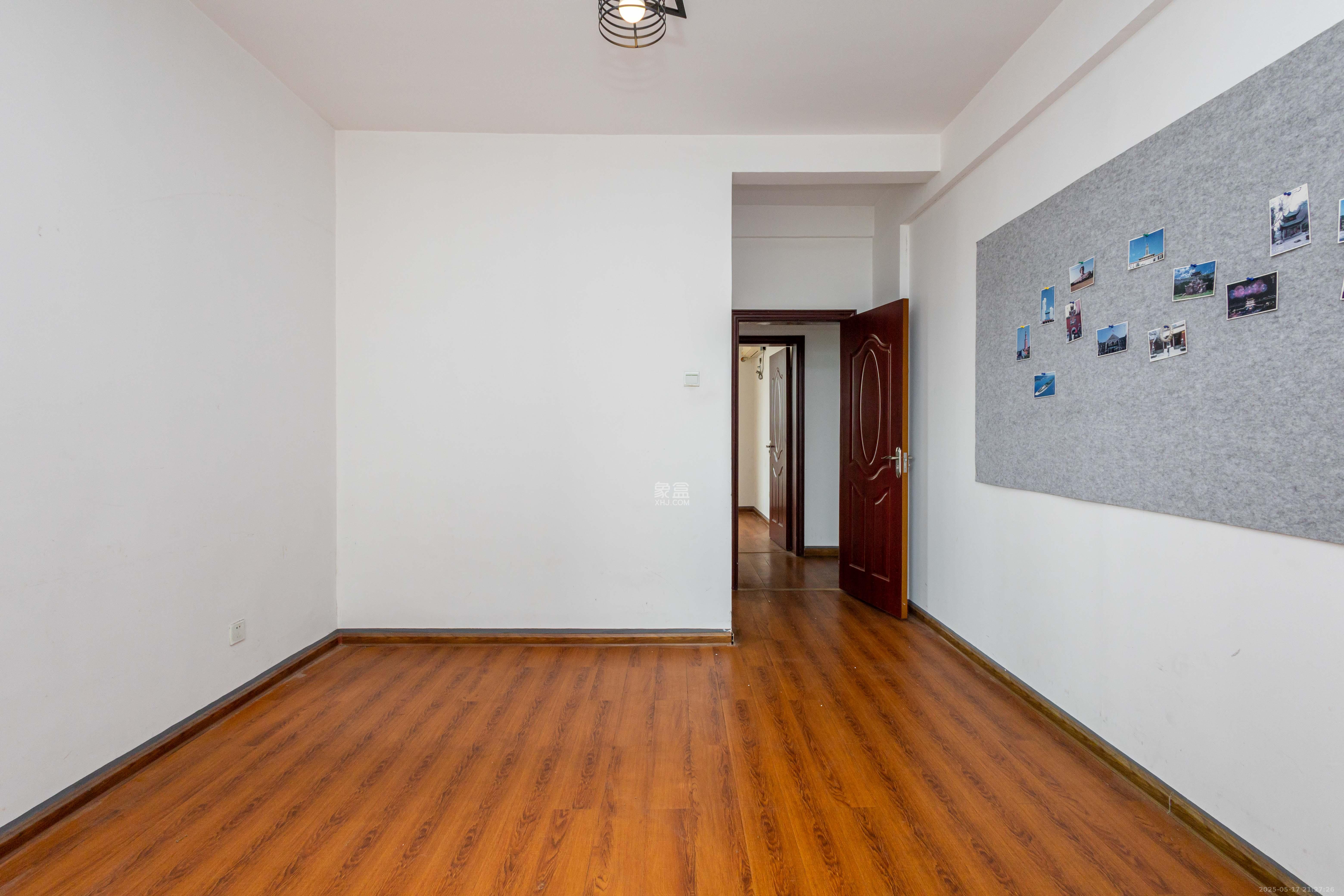 星城福邸(雄天朗郡)  3室2厅2卫    95.0万 星城福邸(雄天朗郡)  3室2厅2卫    95.0万卧室