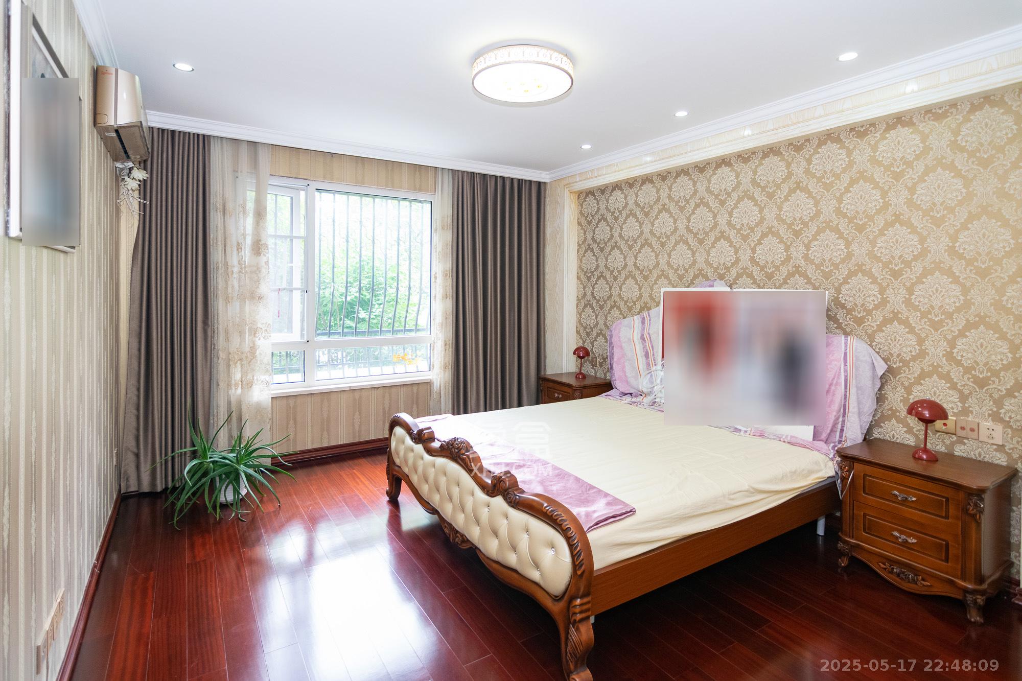 金地三千府(金地湖山樾、金地自在城) 5室2厅3卫 178.0万 金地三千府(金地湖山樾、金地自在城) 5室2厅3卫 178.0万卧室