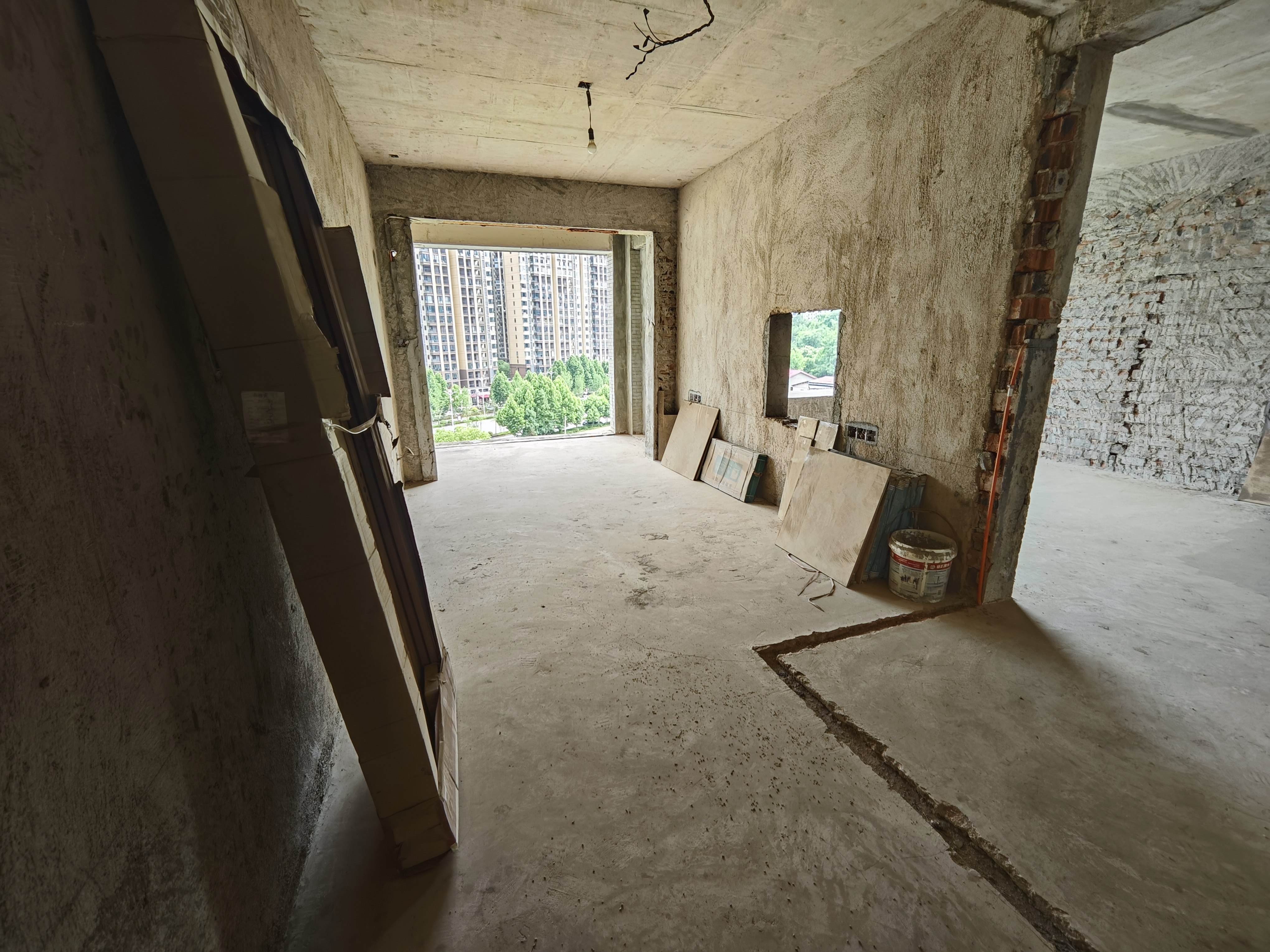 新烟草局单位房(城南) 5室2厅2卫 112.0万 新烟草局单位房(城南) 5室2厅2卫 112.0万卧室