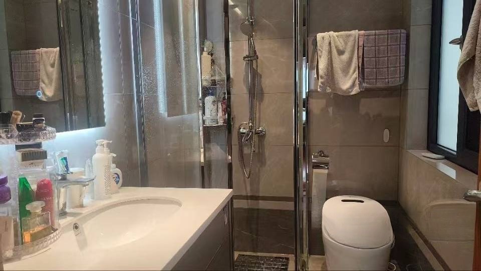 丽景天下二期  3室2厅2卫   92.80万客厅