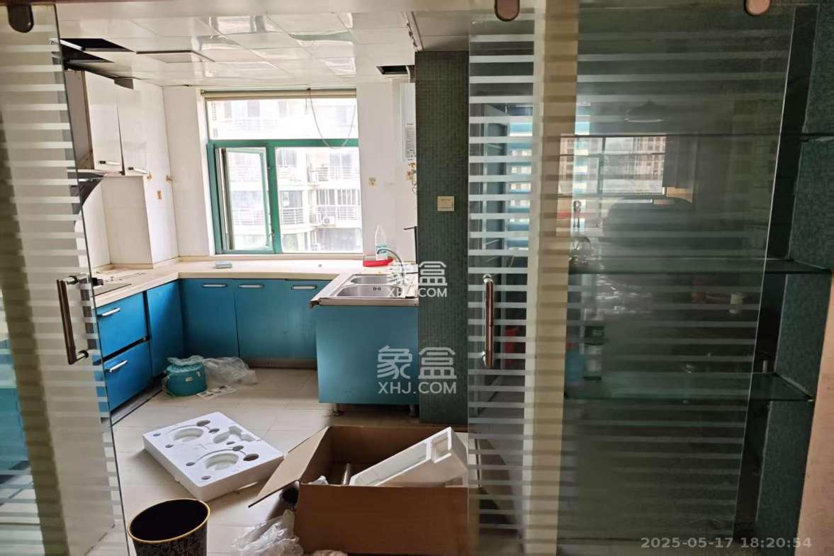 美林景园 4室2厅2卫 2400.0元/月 美林景园 4室2厅2卫 2400.0元/月室内图