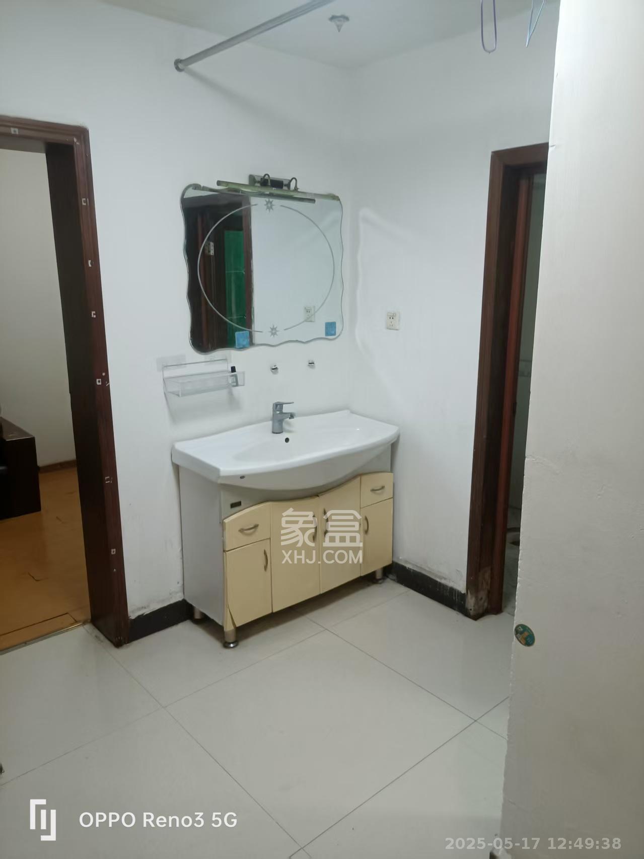 中南汽车世界 1室1厅1卫 1000.0元/月 中南汽车世界 1室1厅1卫 1000.0元/月室内图