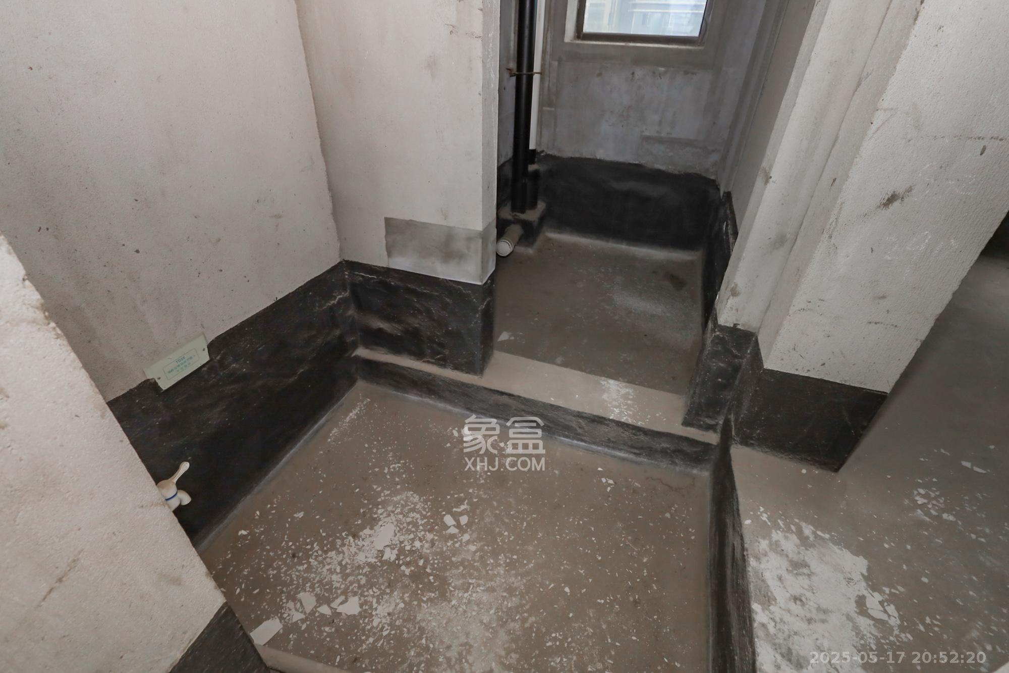 保利西海岸A区  4室2厅2卫   345.00万其他