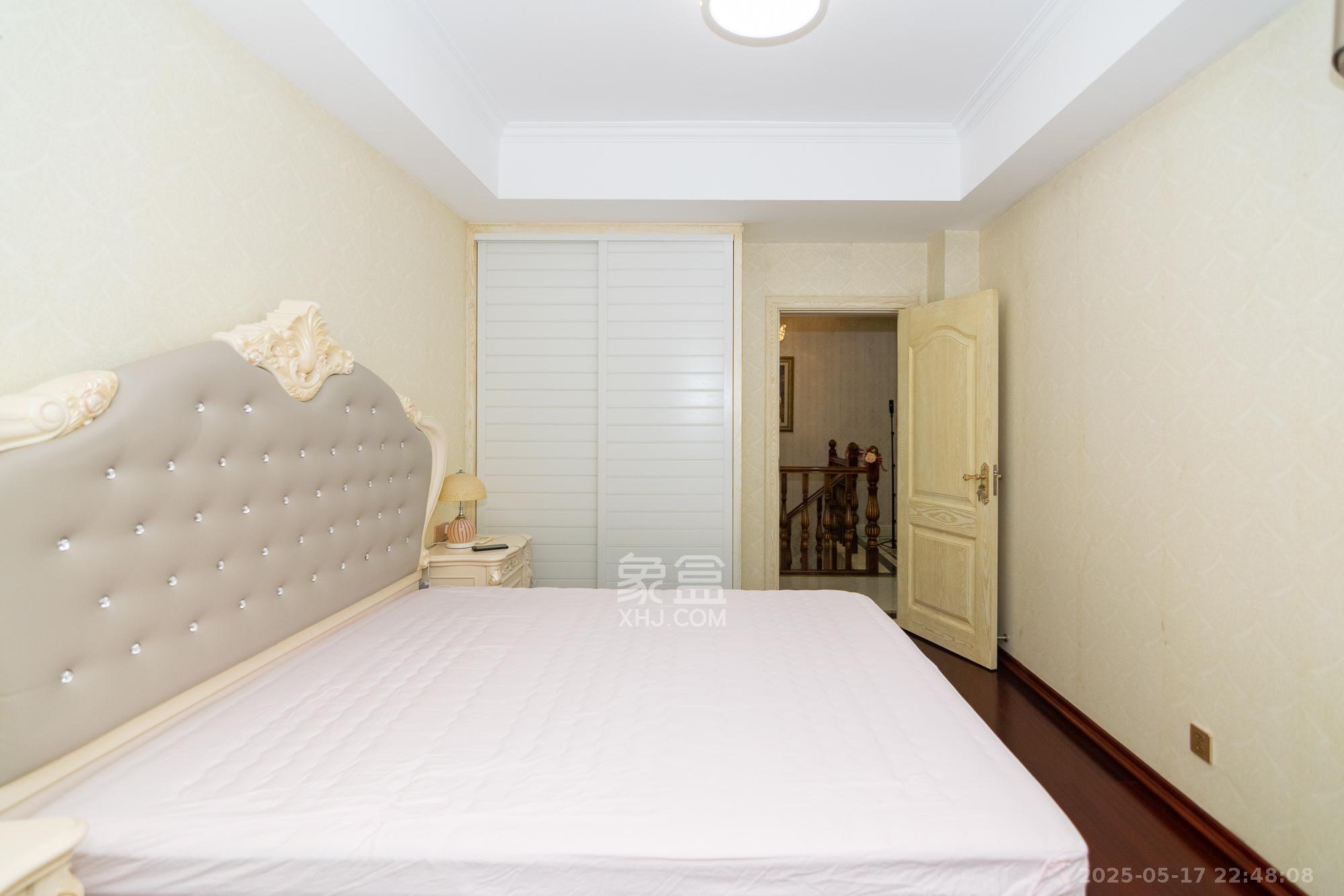 金地三千府(金地湖山樾、金地自在城) 5室2厅3卫 178.0万 金地三千府(金地湖山樾、金地自在城) 5室2厅3卫 178.0万卧室