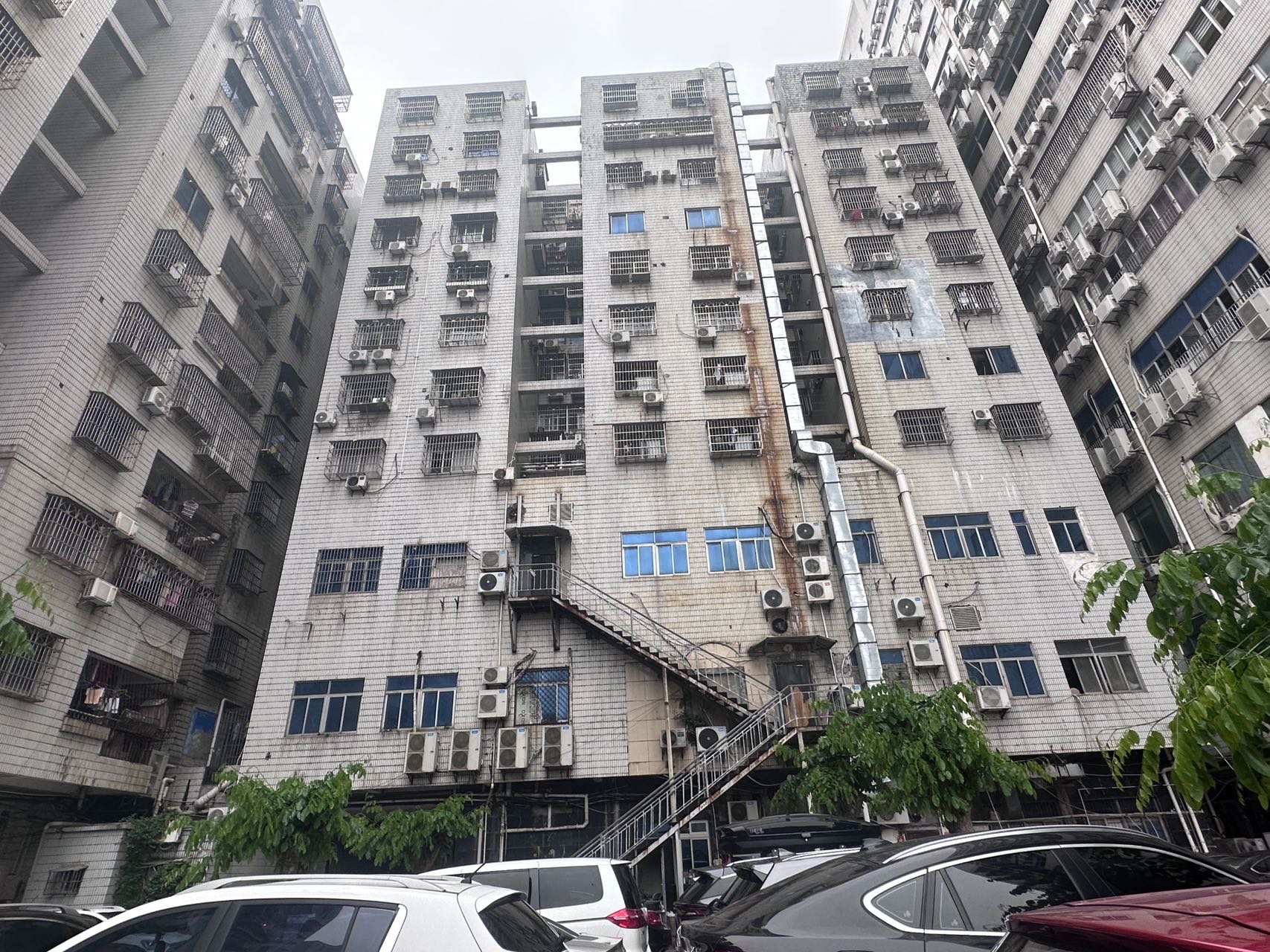 华新商业大厦  3室2厅1卫   88.00万客厅