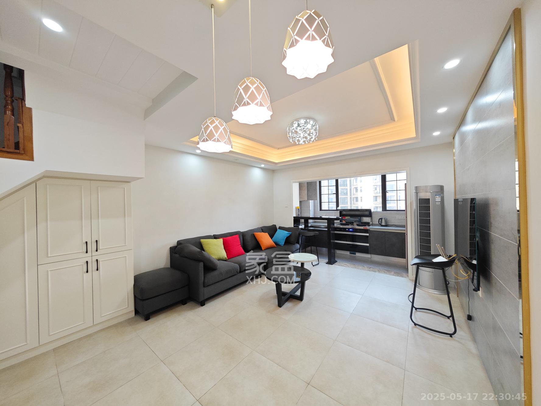 宏聚地中海  2室2厅2卫    63.0万 宏聚地中海  2室2厅2卫    63.0万客厅