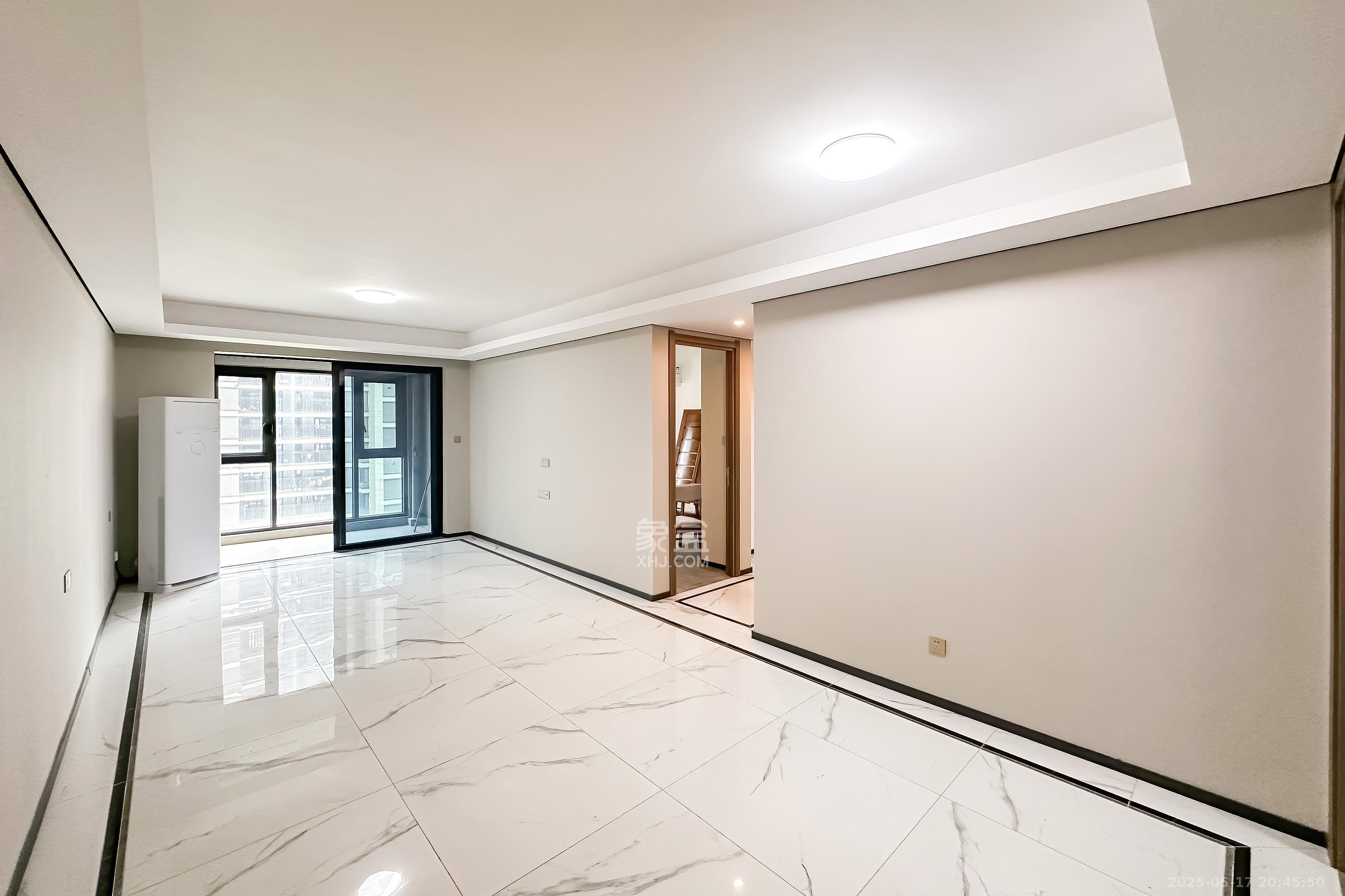 中海阅麓山二期  3室2厅1卫    140.0万 中海阅麓山二期  3室2厅1卫    140.0万客厅