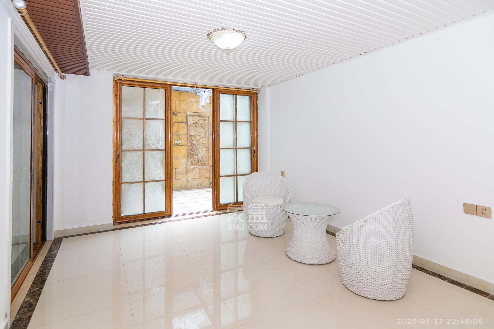 金地三千府(金地湖山樾、金地自在城) 5室2厅3卫 178.0万 金地三千府(金地湖山樾、金地自在城) 5室2厅3卫 178.0万其他