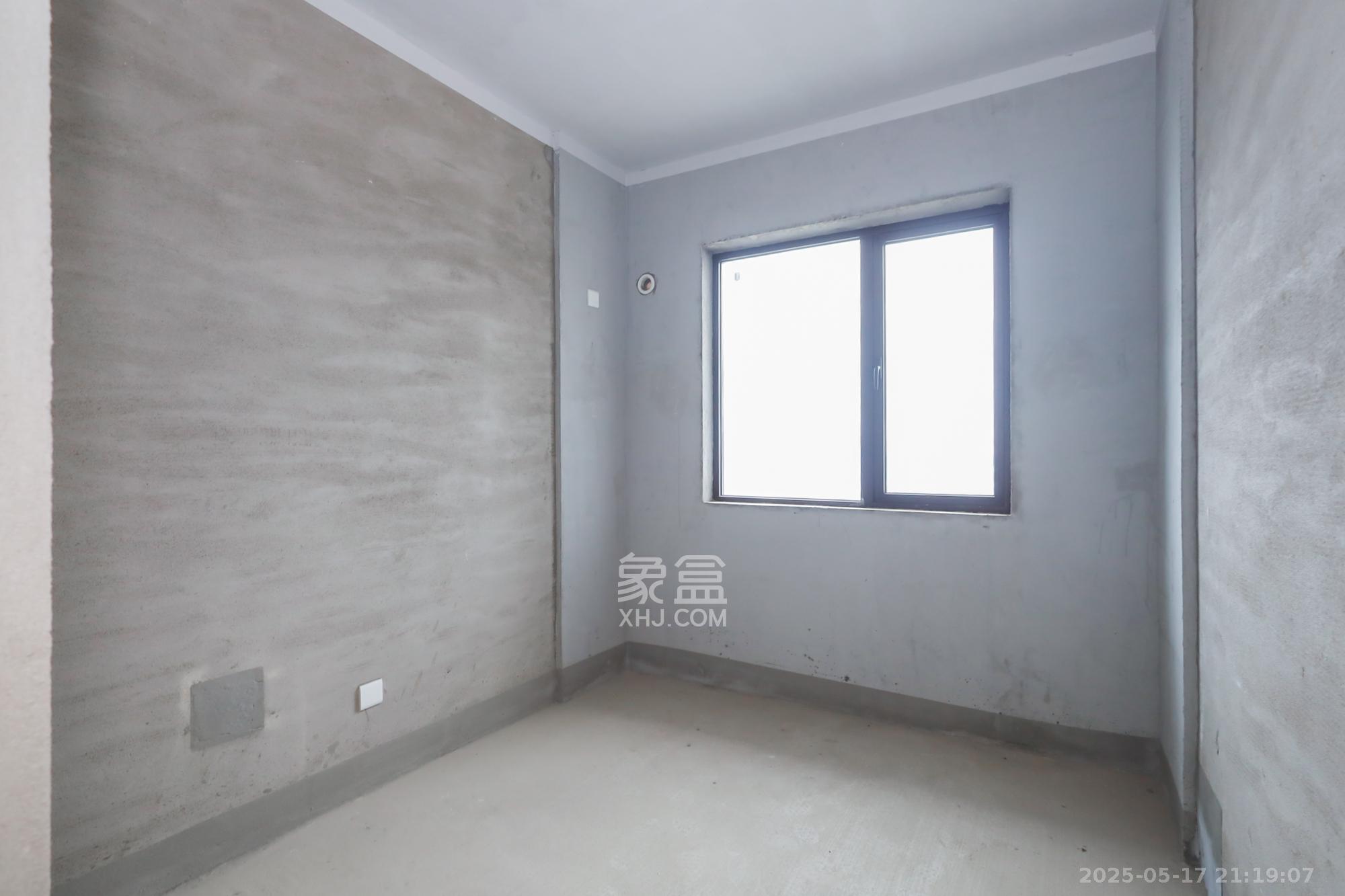 保利西海岸B区  4室2厅2卫    225.0万 保利西海岸B区  4室2厅2卫    225.0万卧室