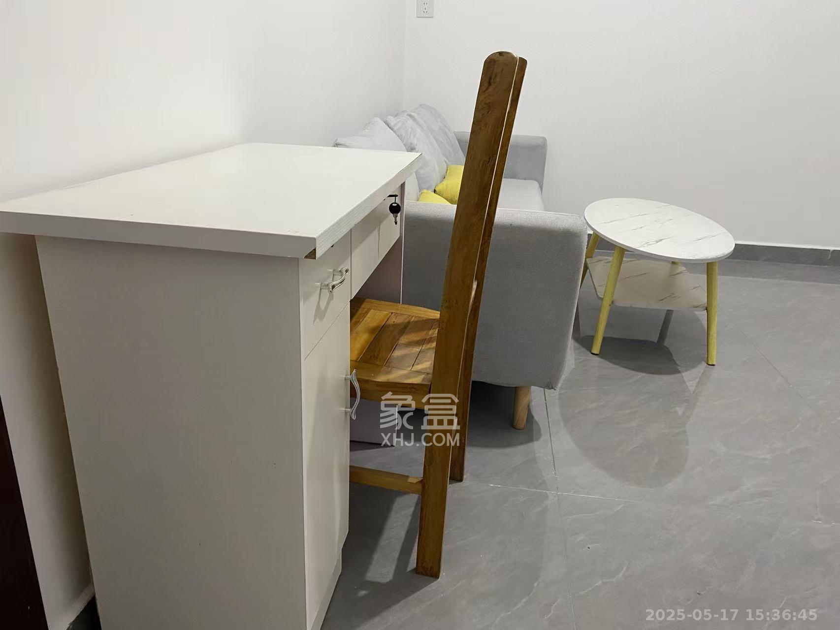 阳光新城  1室2厅1卫    1300.0元/月室内图