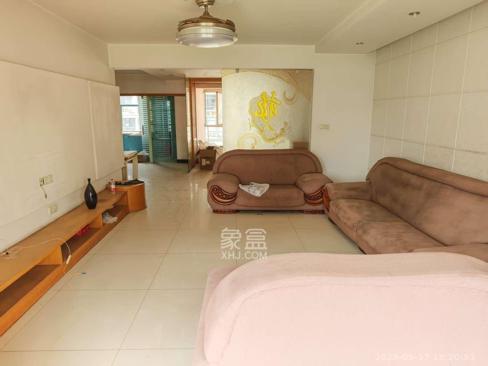 美林景园 4室2厅2卫 2400.0元/月 美林景园 4室2厅2卫 2400.0元/月室内图