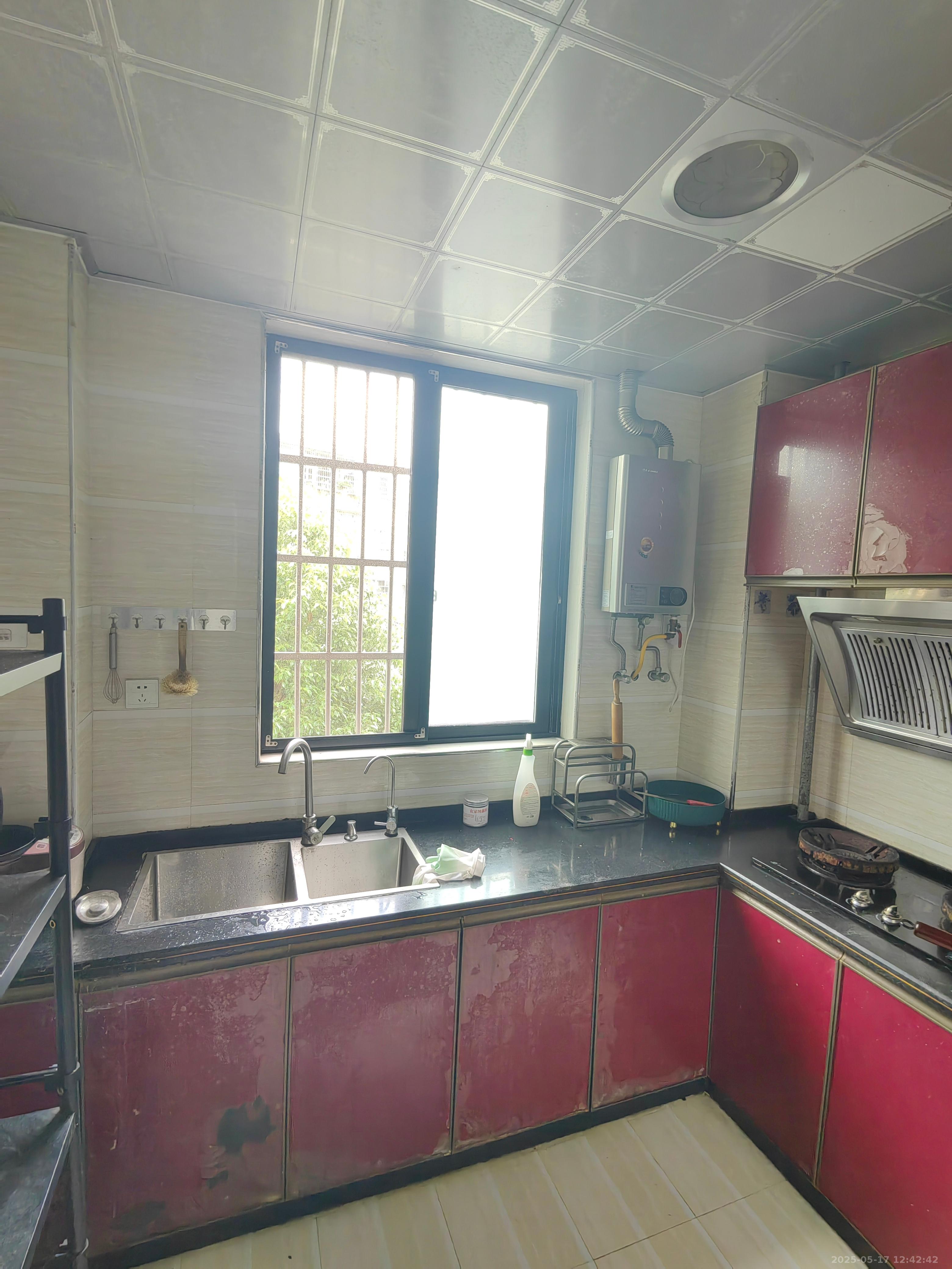 丽景华庭 1室2厅1卫 1300.0元/月 丽景华庭 1室2厅1卫 1300.0元/月室内图