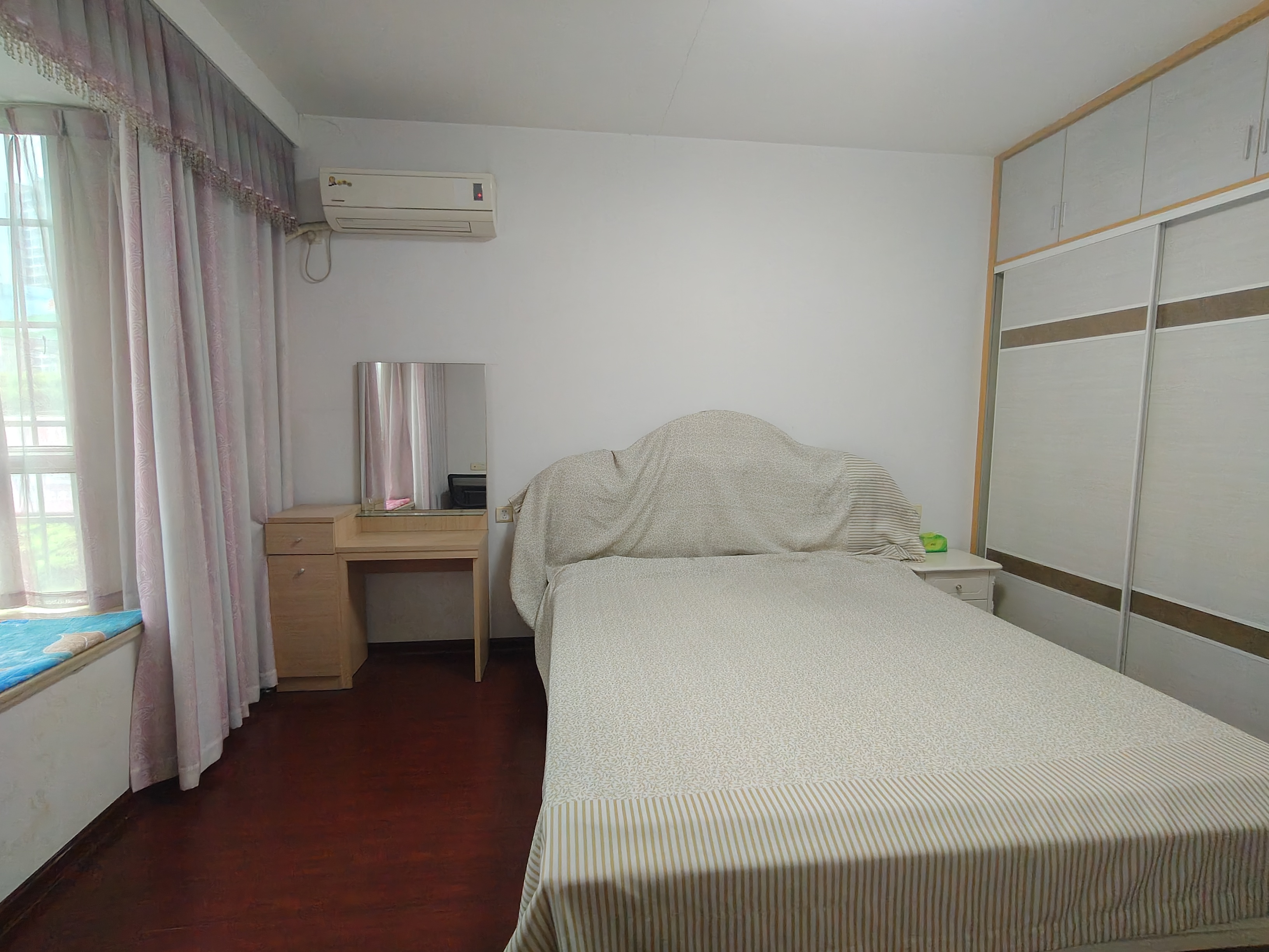 蒸湘世纪城  4室2厅2卫   1900.00元/月室内图