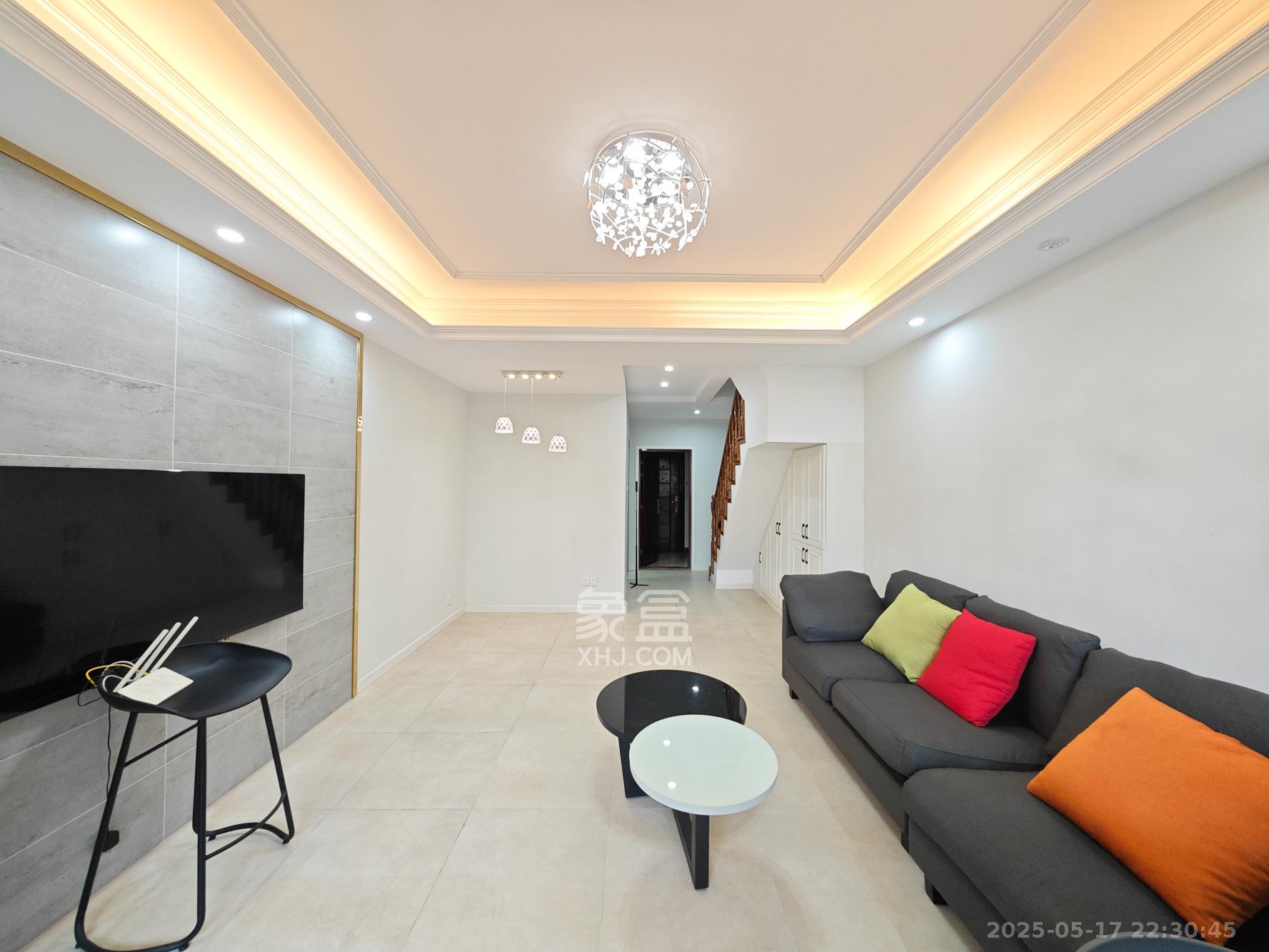 宏聚地中海  2室2厅2卫    63.0万 宏聚地中海  2室2厅2卫    63.0万客厅