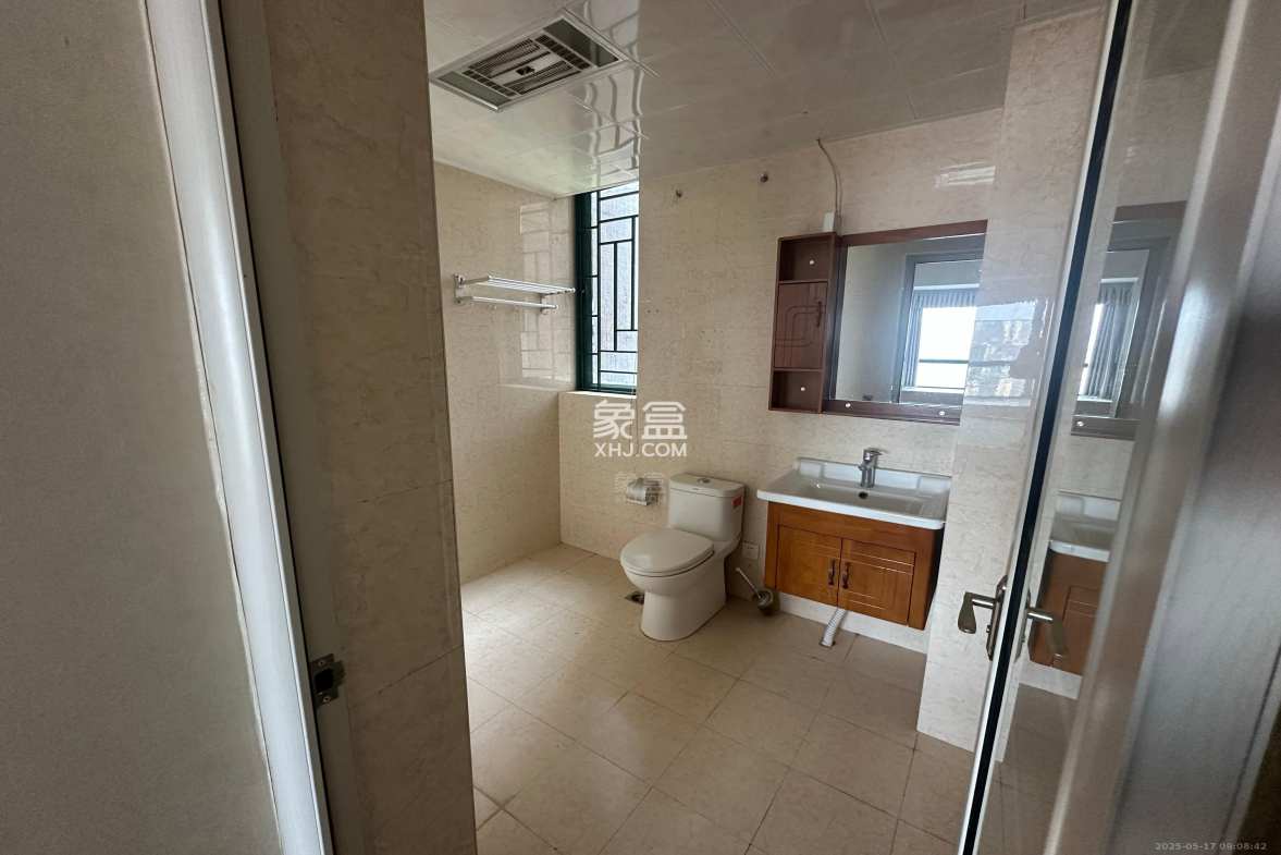 蓝盾景园二期 3室2厅2卫 2600.0元/月 蓝盾景园二期 3室2厅2卫 2600.0元/月室内图