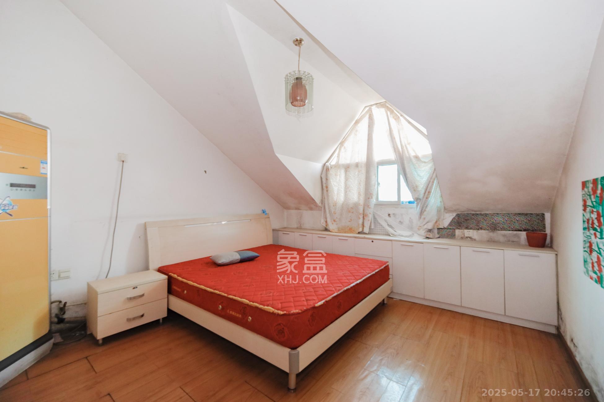 东方名都百草园  3室2厅1卫    38.0万卧室