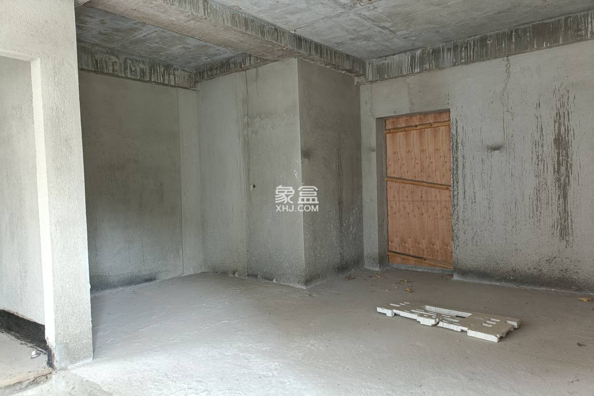 云泰天麓 5室2厅3卫 80.0万 云泰天麓 5室2厅3卫 80.0万客厅