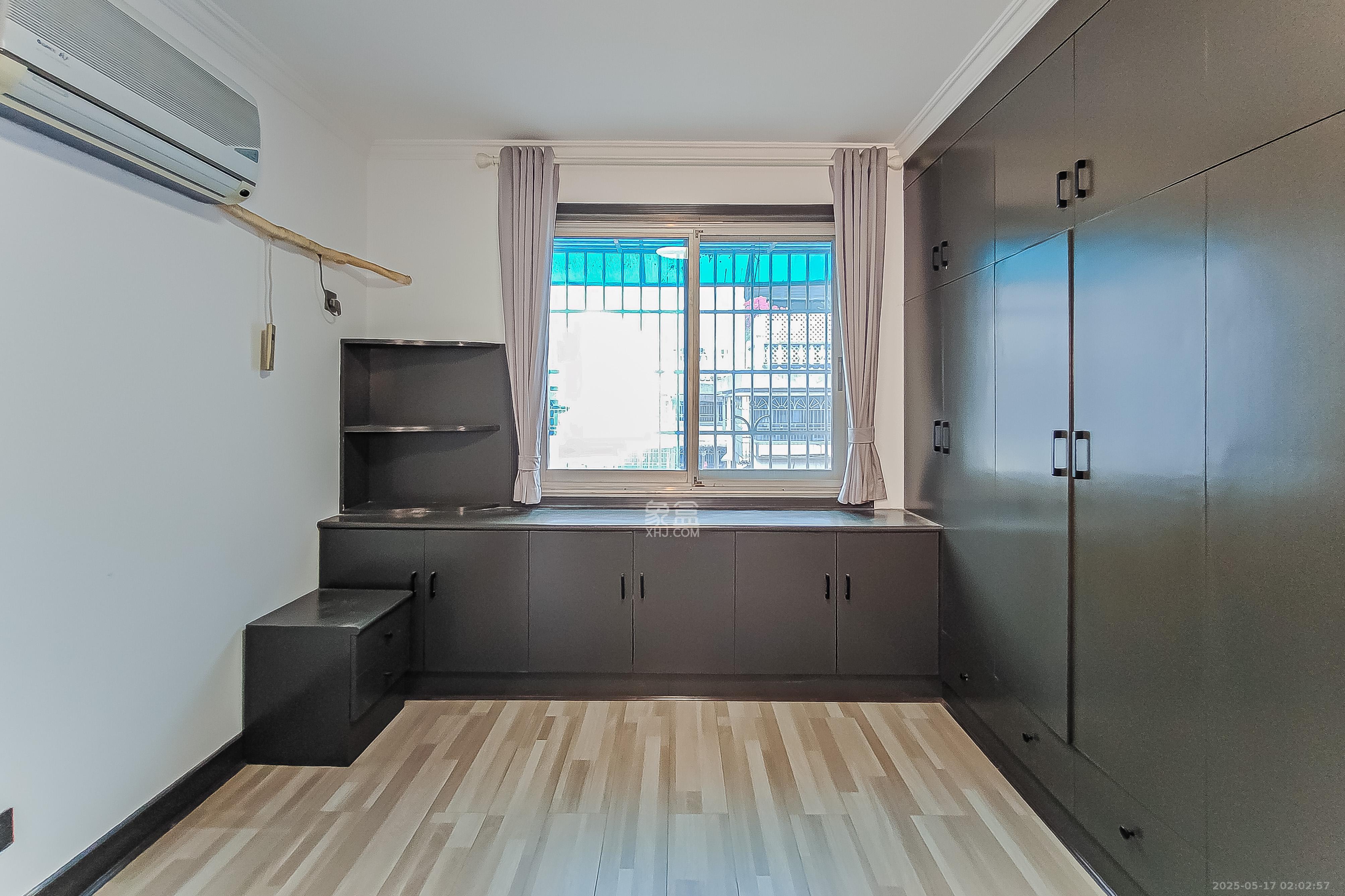 鸿园小区  3室2厅2卫    140.0万 鸿园小区  3室2厅2卫    140.0万卧室