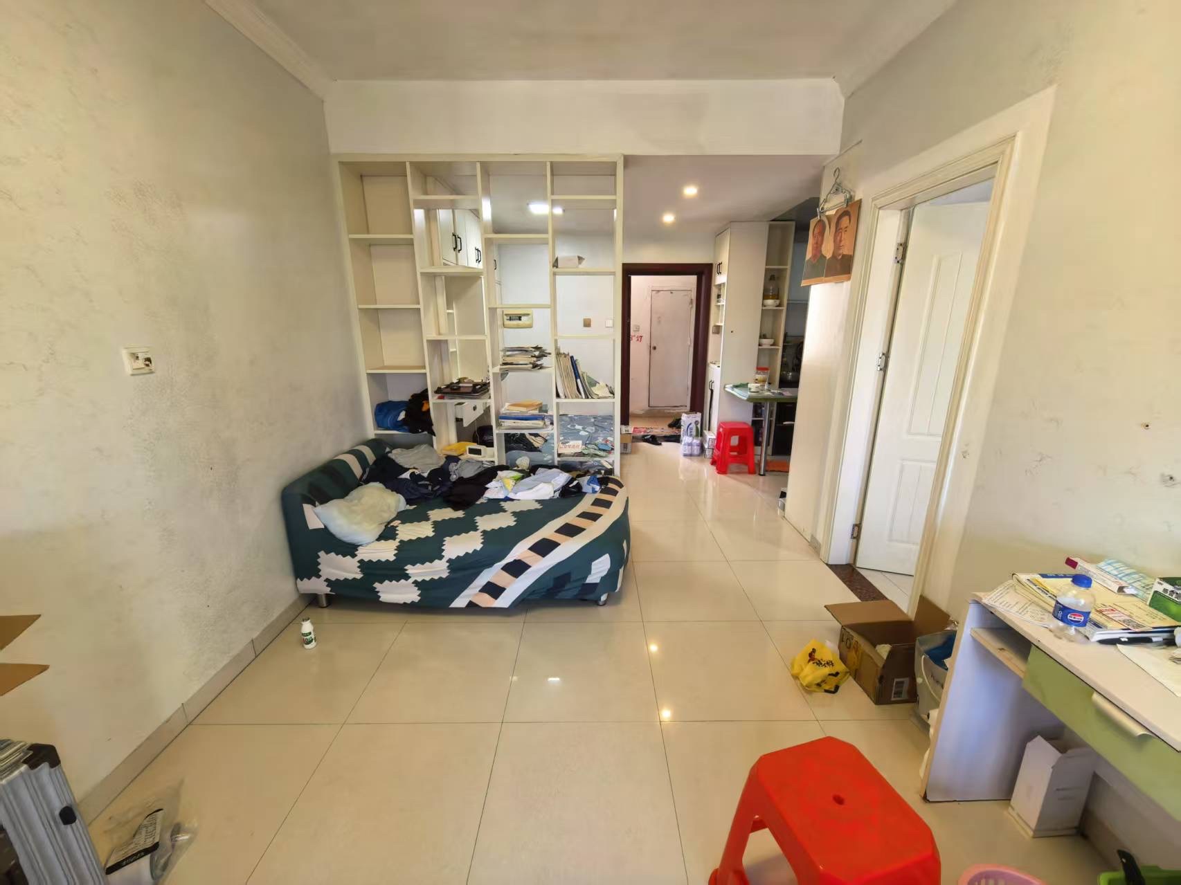 中景花园  1室1厅2卫    84.0万 中景花园  1室1厅2卫    84.0万客厅