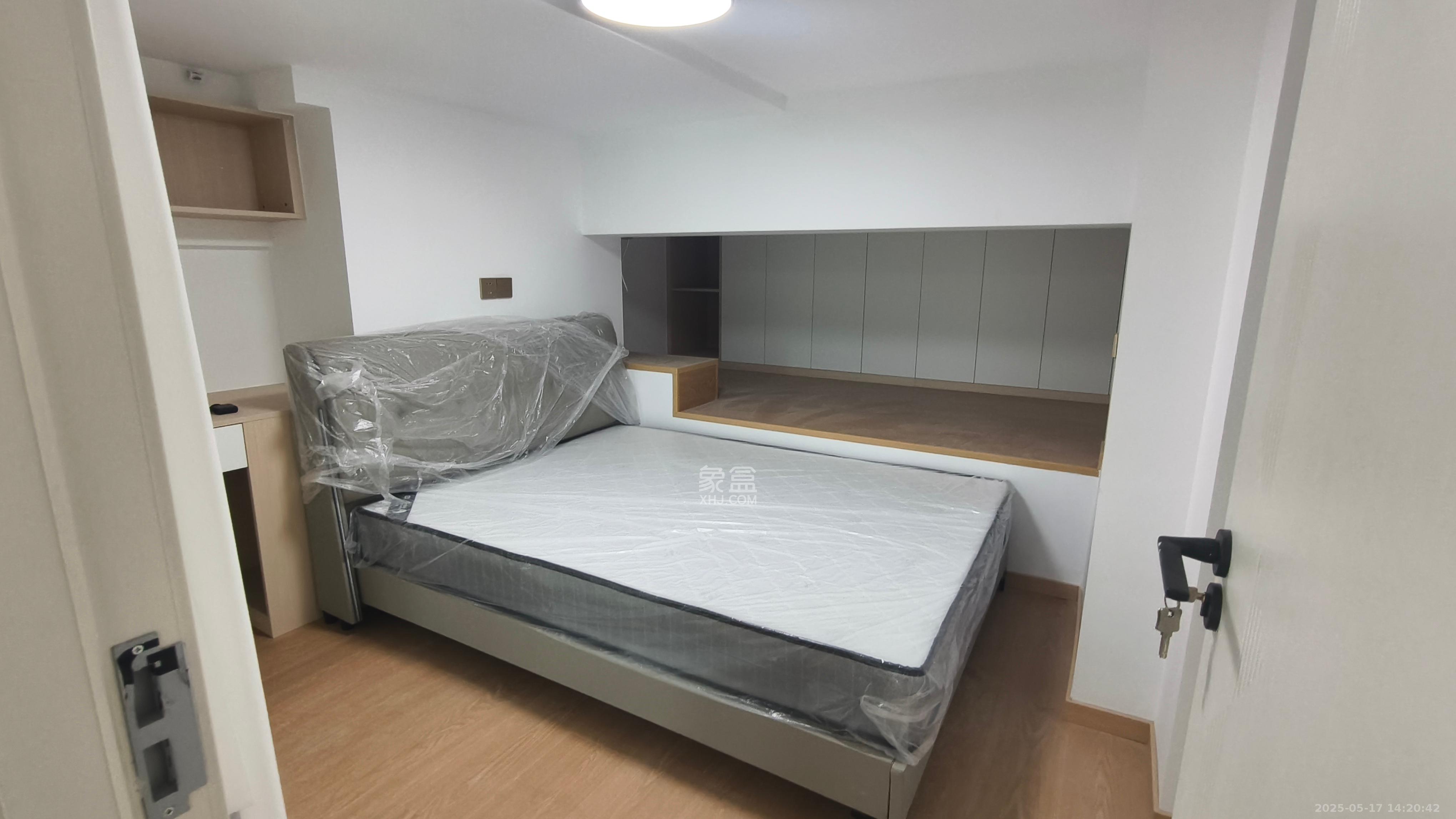 绿地V岛  2室1厅1卫   2300.00元/月室内图