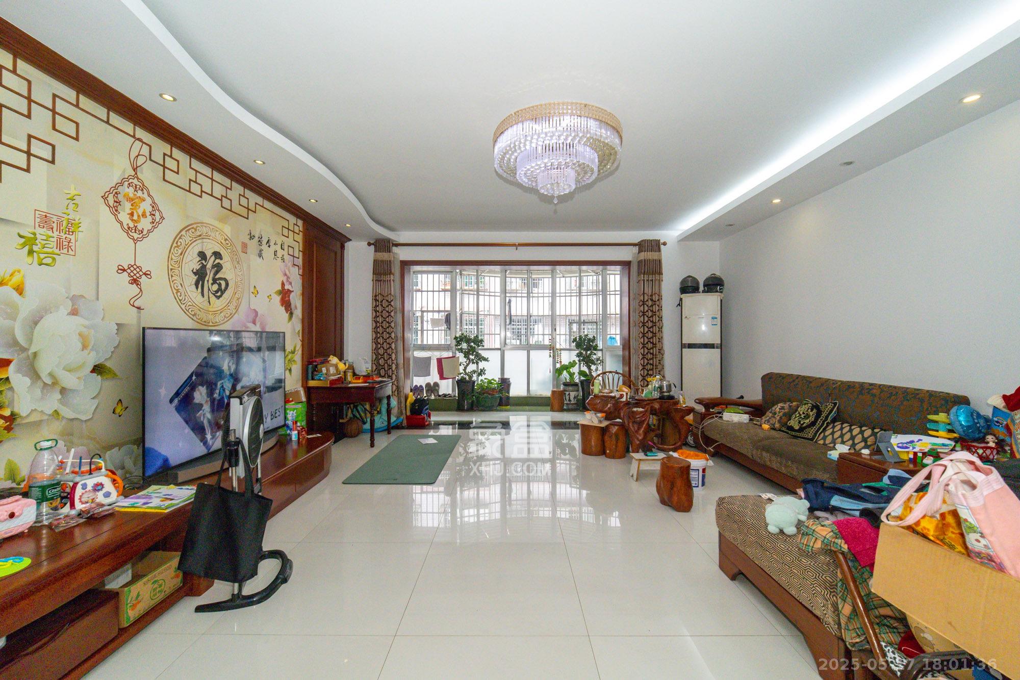 星沙六区  1室0厅0卫    89.8万 星沙六区  1室0厅0卫    89.8万客厅