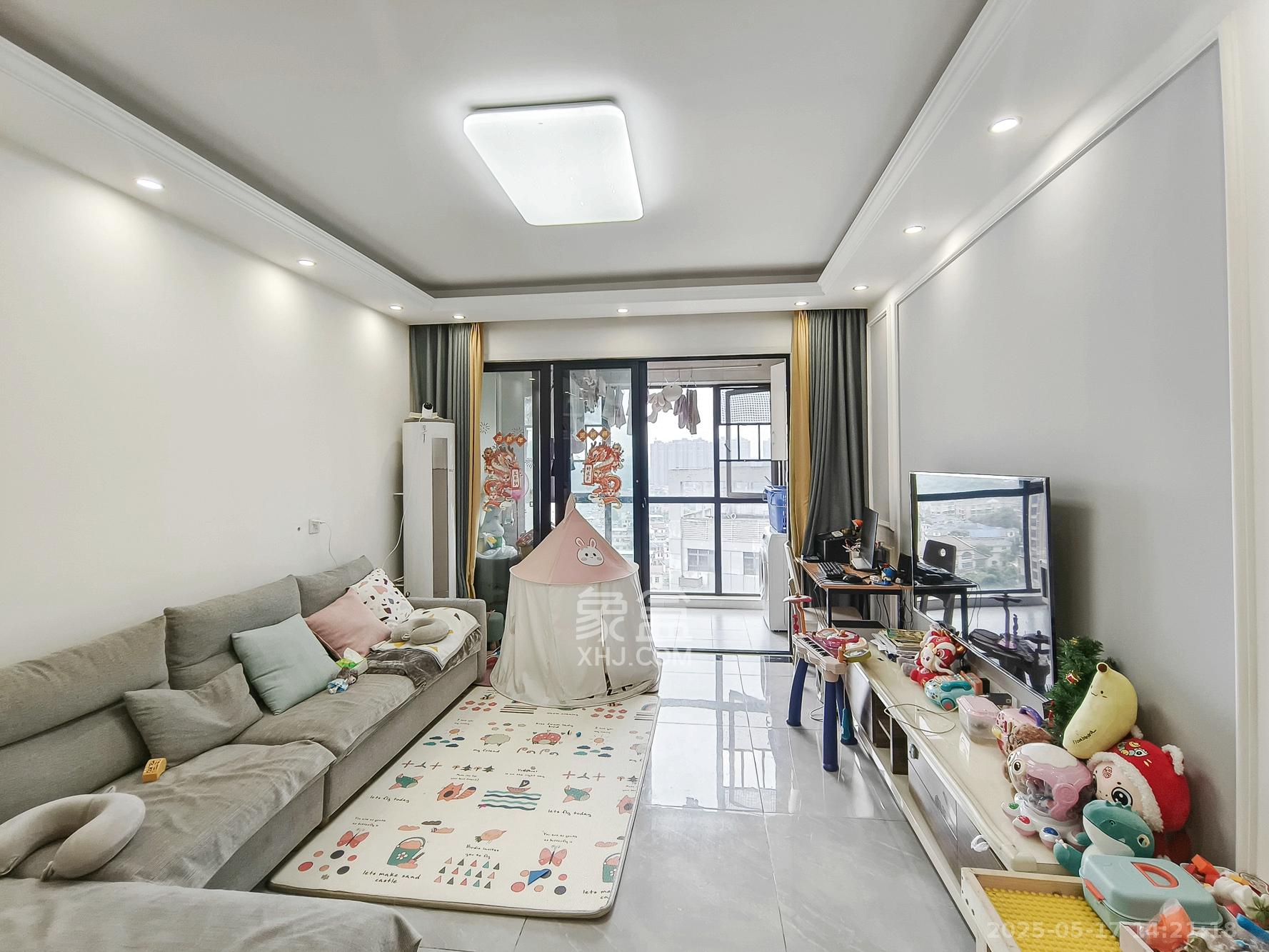 星城春晓 2室2厅1卫 65.0万 星城春晓 2室2厅1卫 65.0万客厅