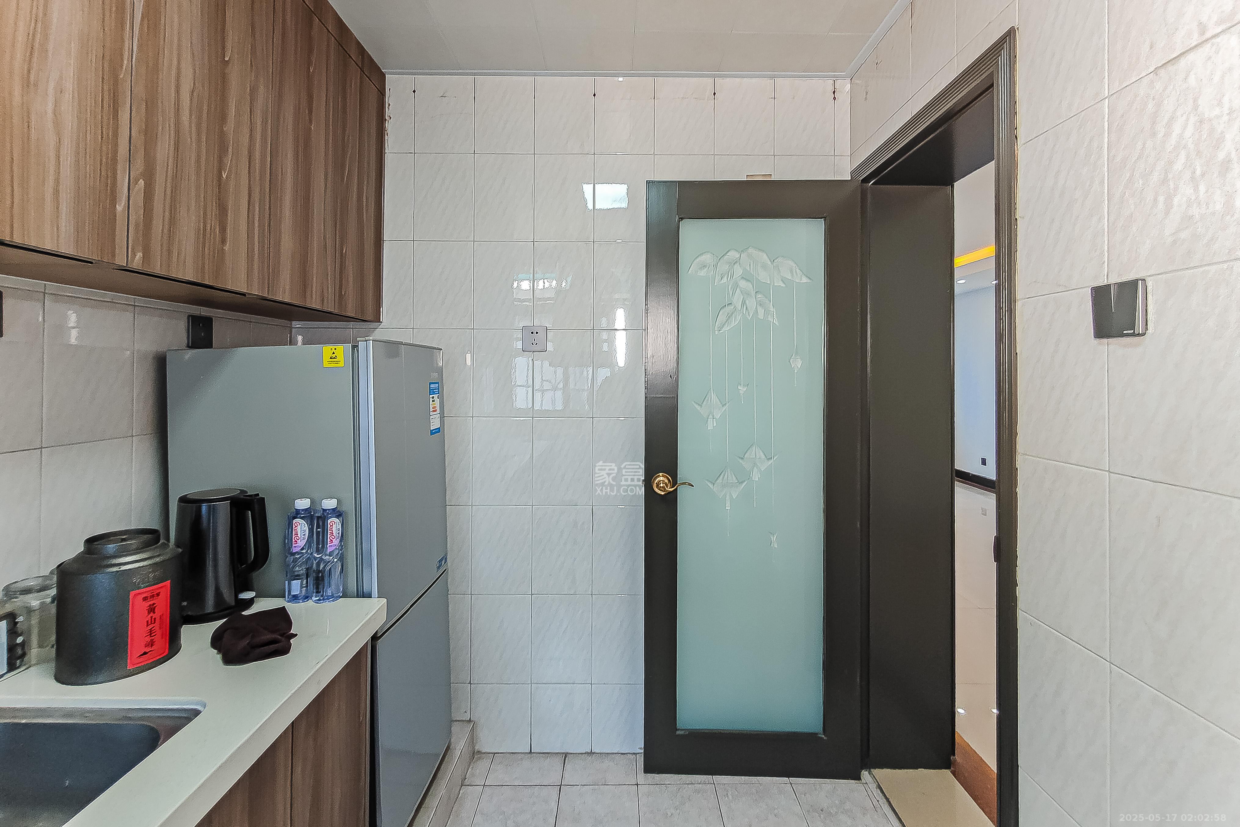 鸿园小区  3室2厅2卫    140.0万 鸿园小区  3室2厅2卫    140.0万厨房