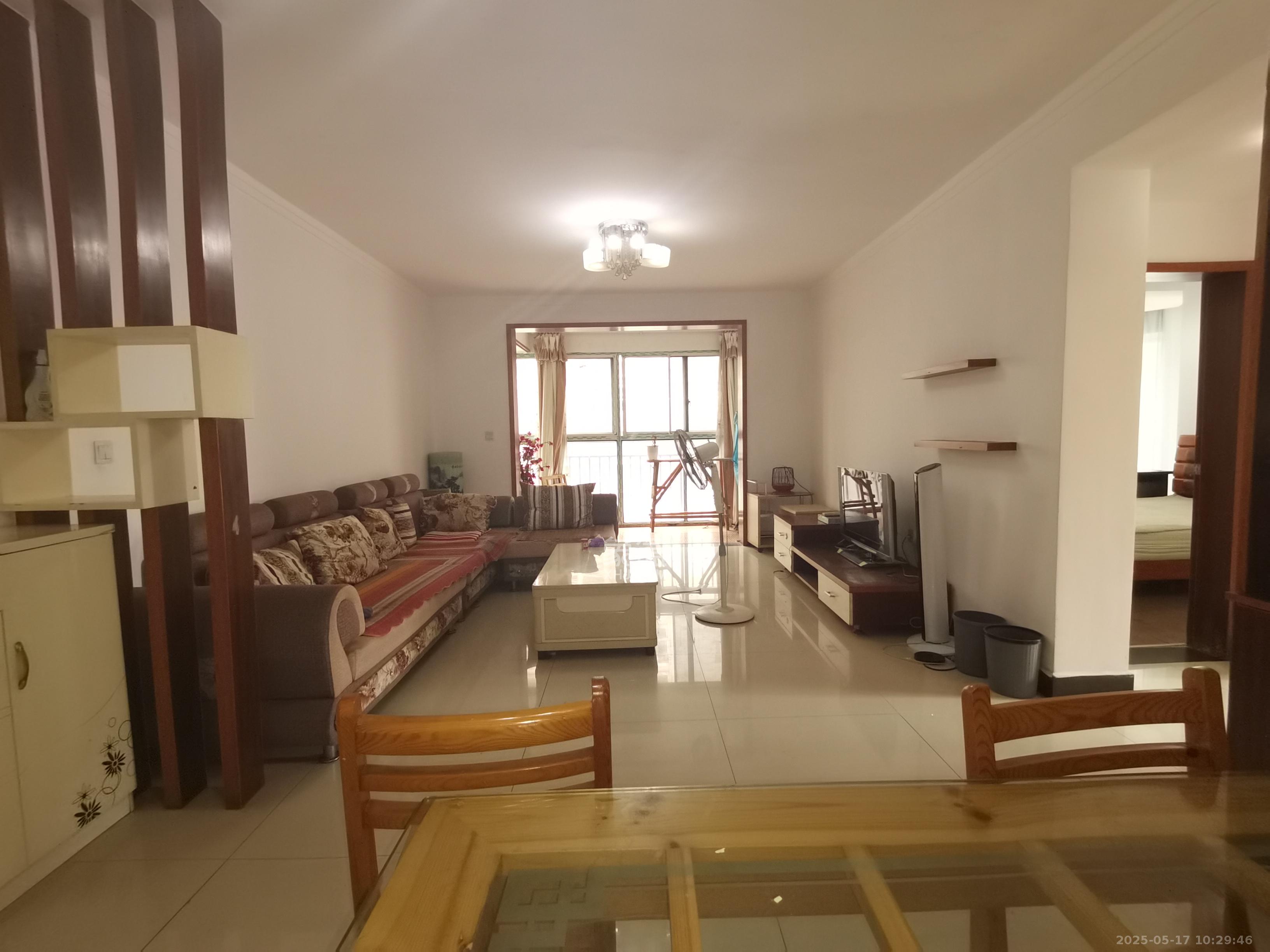 嘉盛华庭(一期、二期、三期) 3室1厅1卫 2380.0元/月 嘉盛华庭(一期、二期、三期) 3室1厅1卫 2380.0元/月室内图