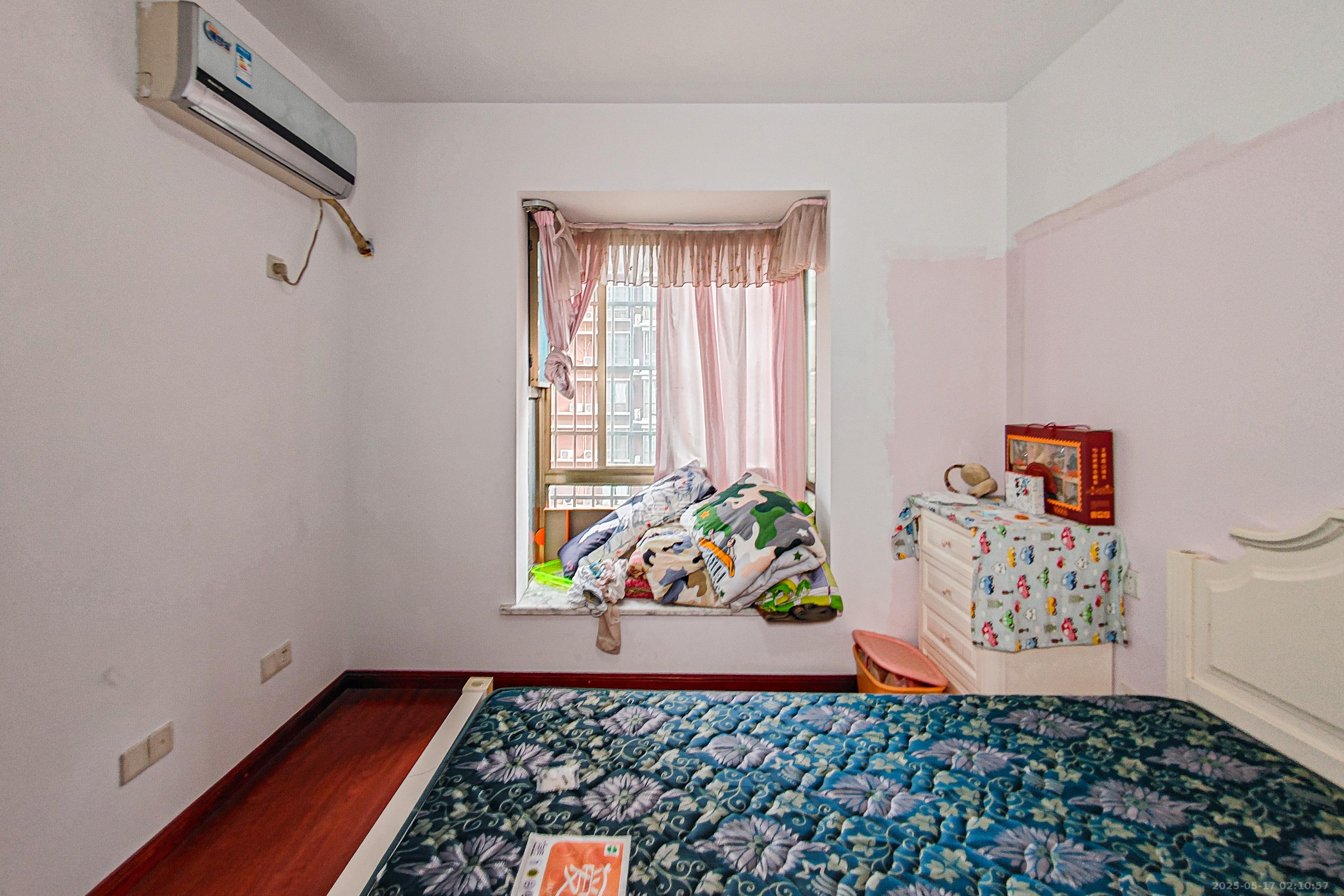 中天枫景园 4室2厅2卫 310.0万 中天枫景园 4室2厅2卫 310.0万卧室