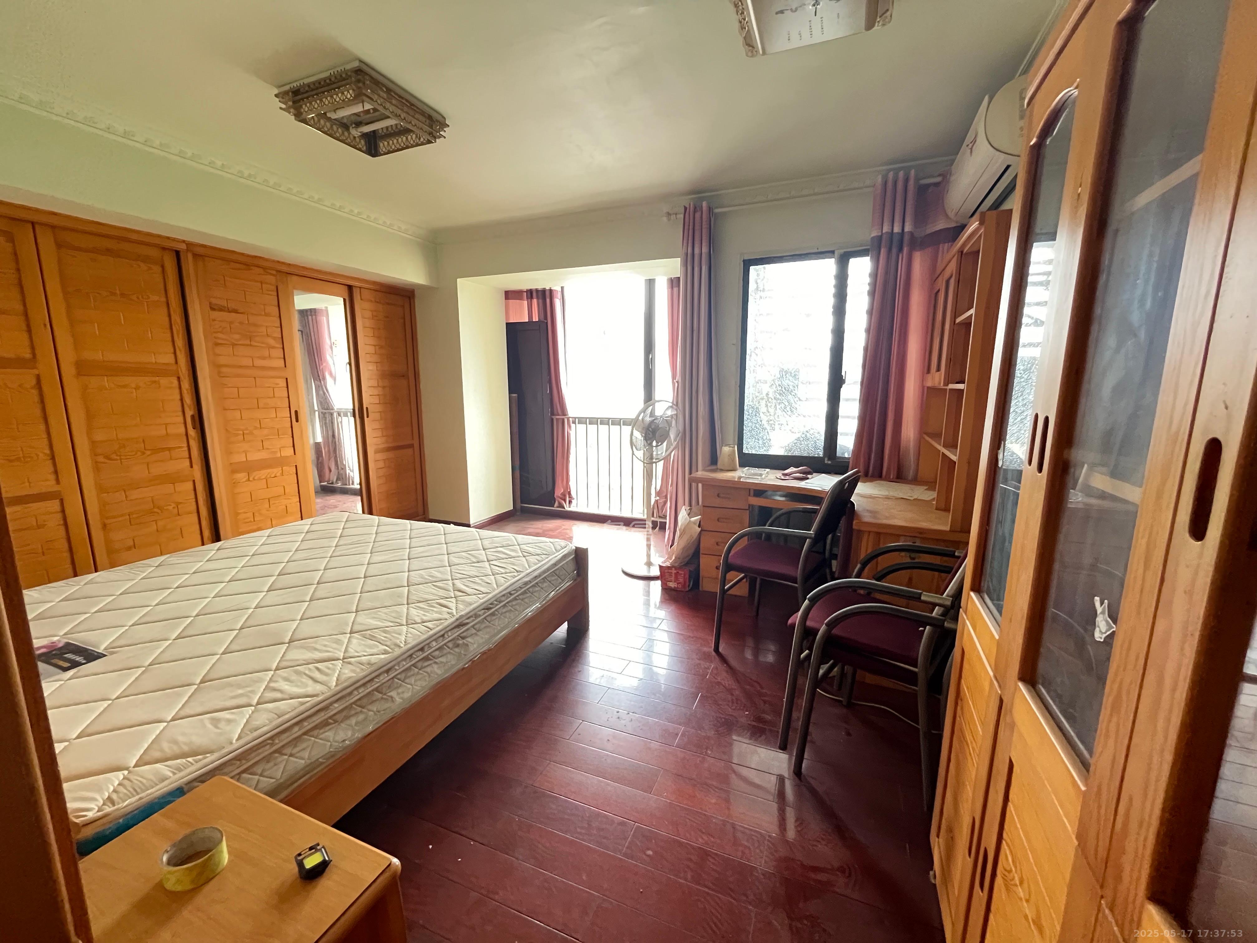 阳光100二期 3室2厅1卫 2480.0元/月 阳光100二期 3室2厅1卫 2480.0元/月室内图