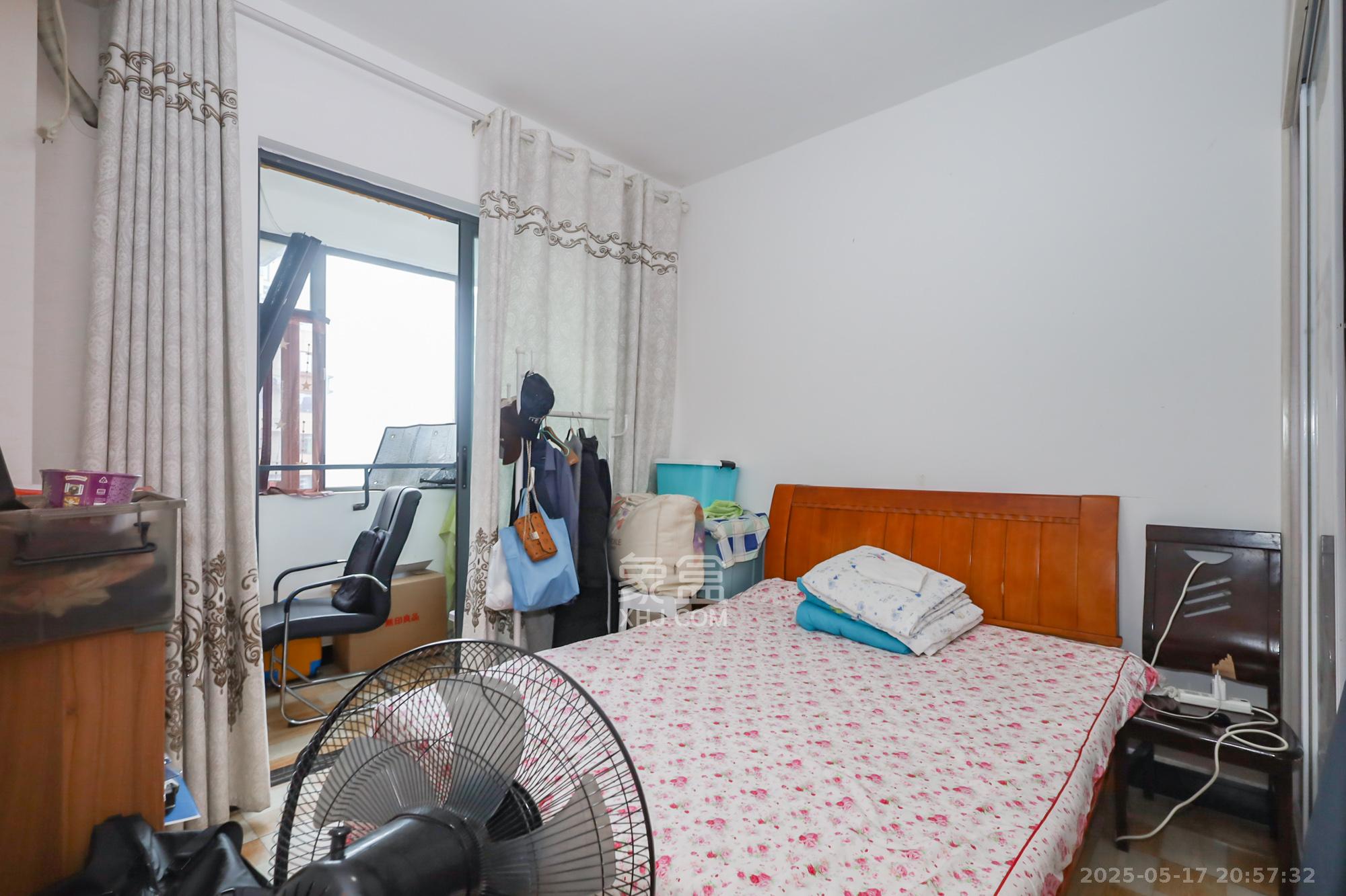 蓝光雍锦阁 3室2厅2卫 105.0万 蓝光雍锦阁 3室2厅2卫 105.0万卧室