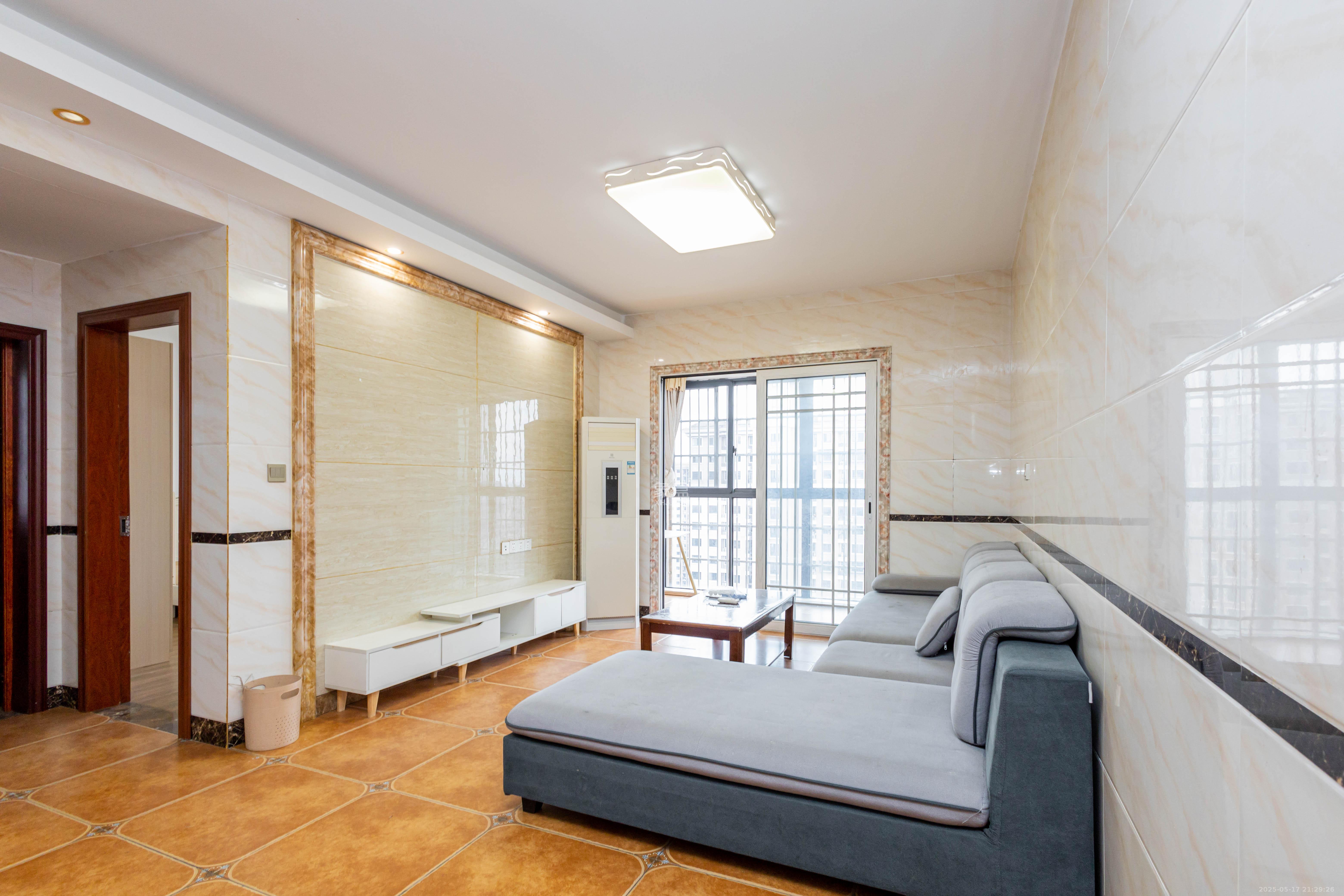 中欣楚天雅郡  2室2厅1卫    39.8万 中欣楚天雅郡  2室2厅1卫    39.8万客厅