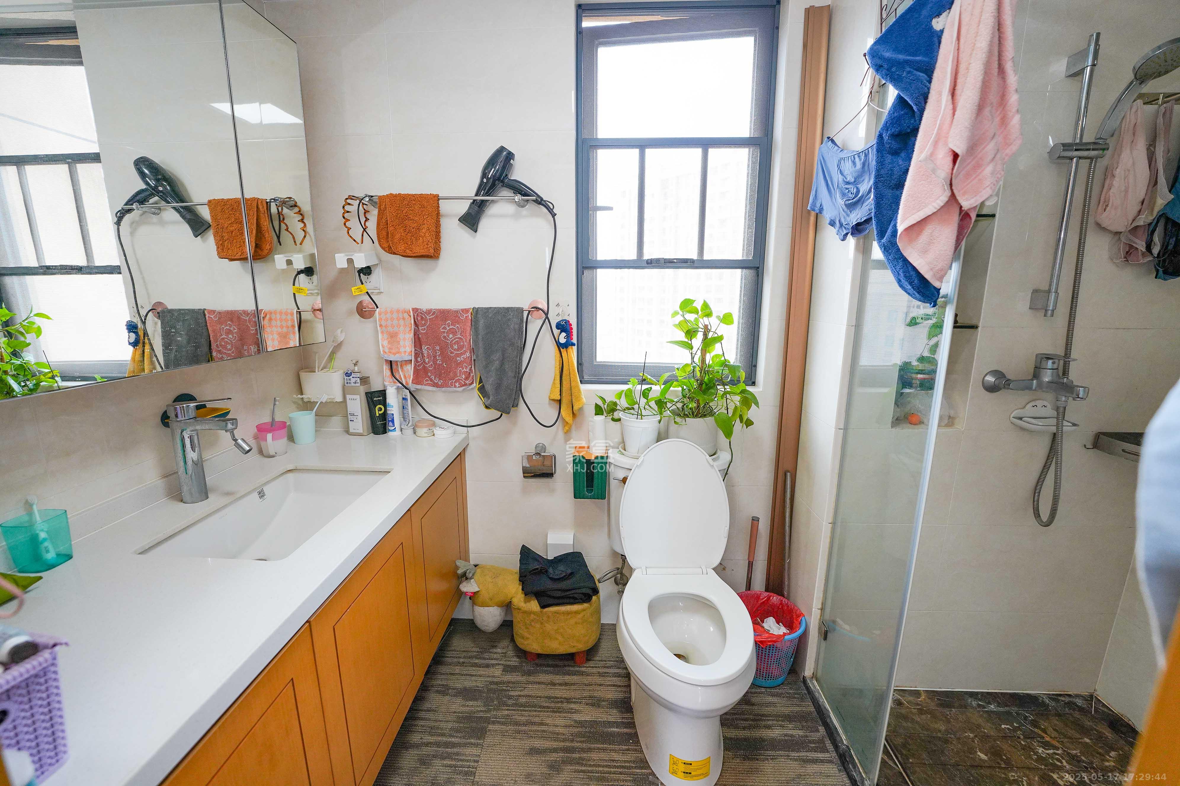 中建璟和城  3室2厅2卫   126.00万卫生间