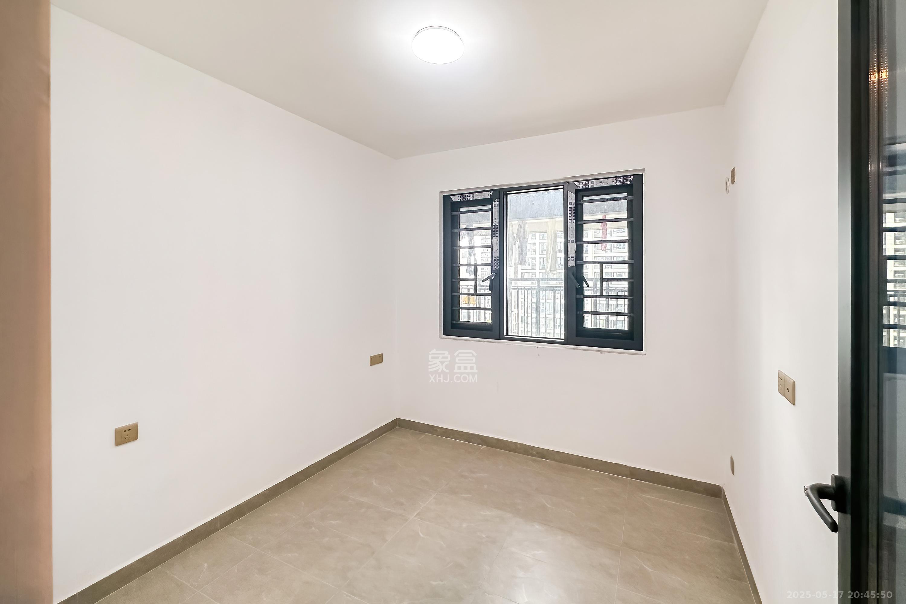 中海阅麓山二期  3室2厅1卫    140.0万 中海阅麓山二期  3室2厅1卫    140.0万卧室