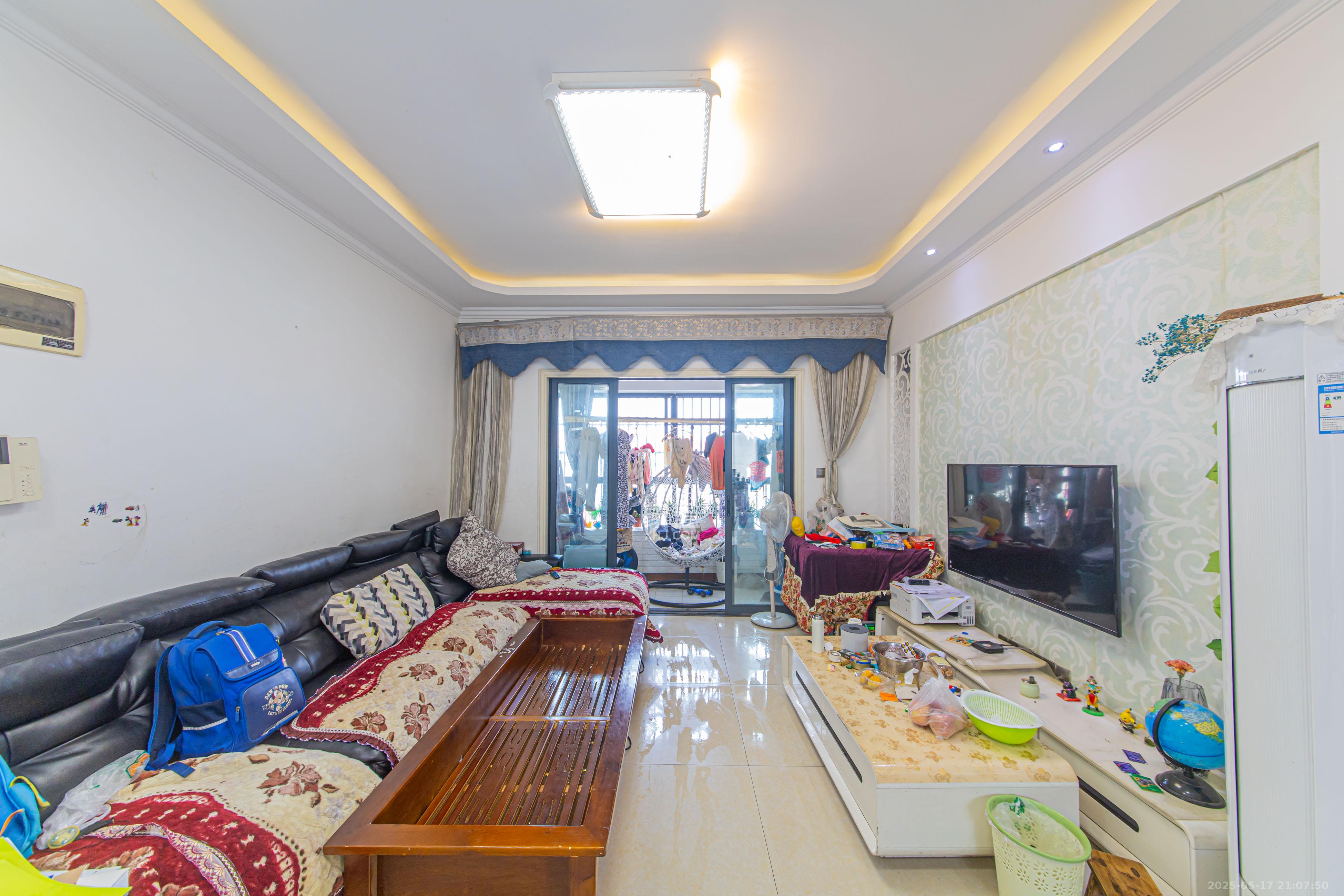 中建芙蓉嘉苑 3室2厅2卫 100.0万 中建芙蓉嘉苑 3室2厅2卫 100.0万客厅