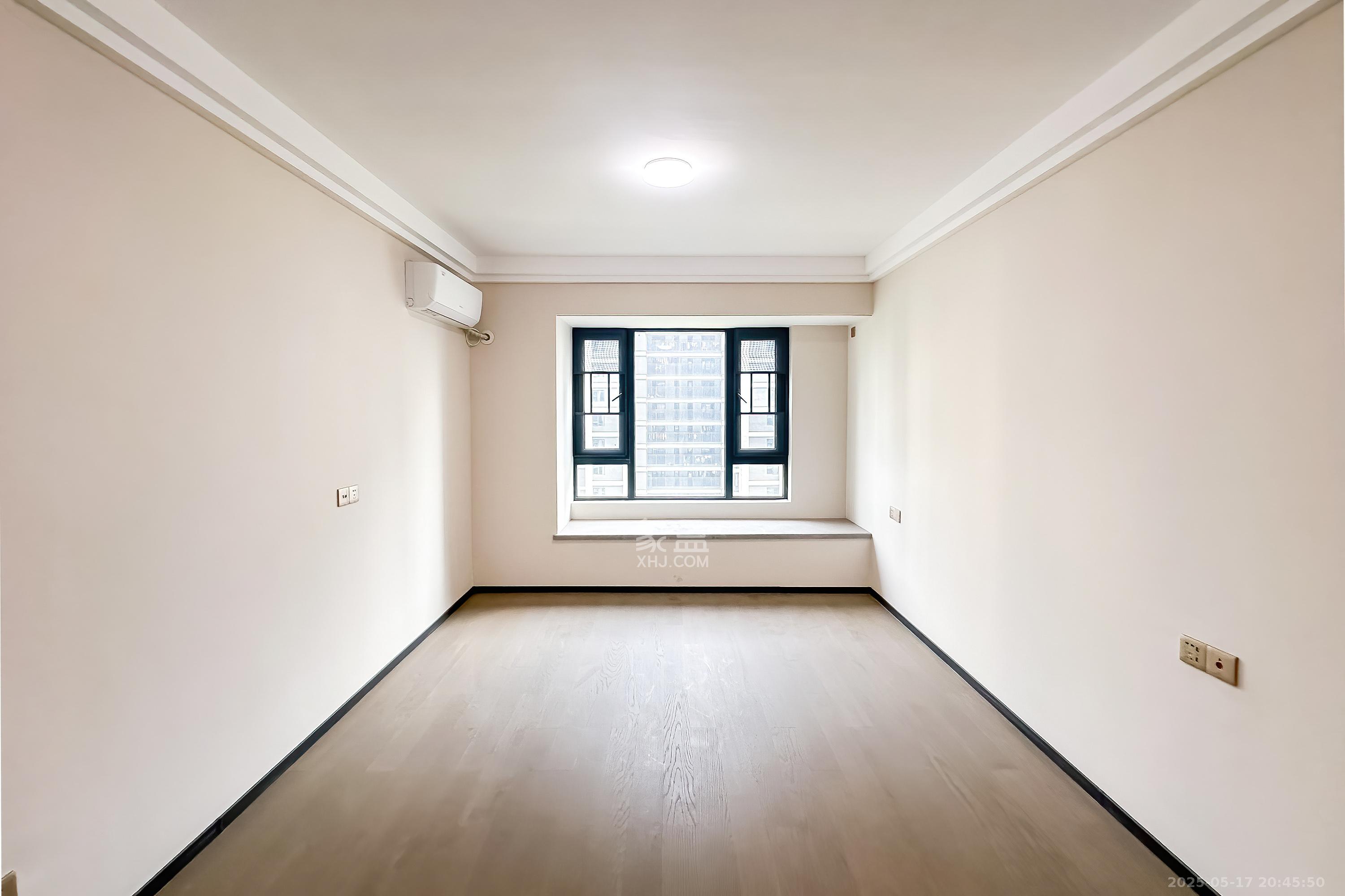 中海阅麓山二期  3室2厅1卫    140.0万 中海阅麓山二期  3室2厅1卫    140.0万卧室