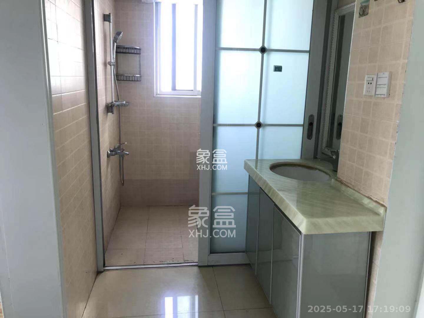 嘉盛华庭(一期、二期、三期) 2室1厅1卫 2300.0元/月 嘉盛华庭(一期、二期、三期) 2室1厅1卫 2300.0元/月室内图