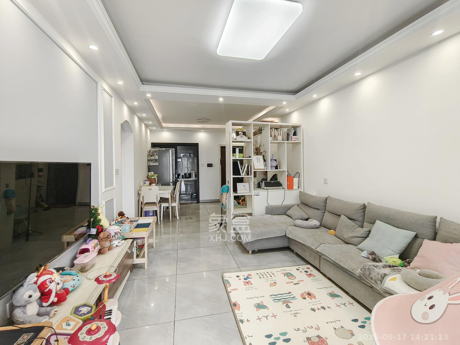 星城春晓 2室2厅1卫 65.0万 星城春晓 2室2厅1卫 65.0万客厅