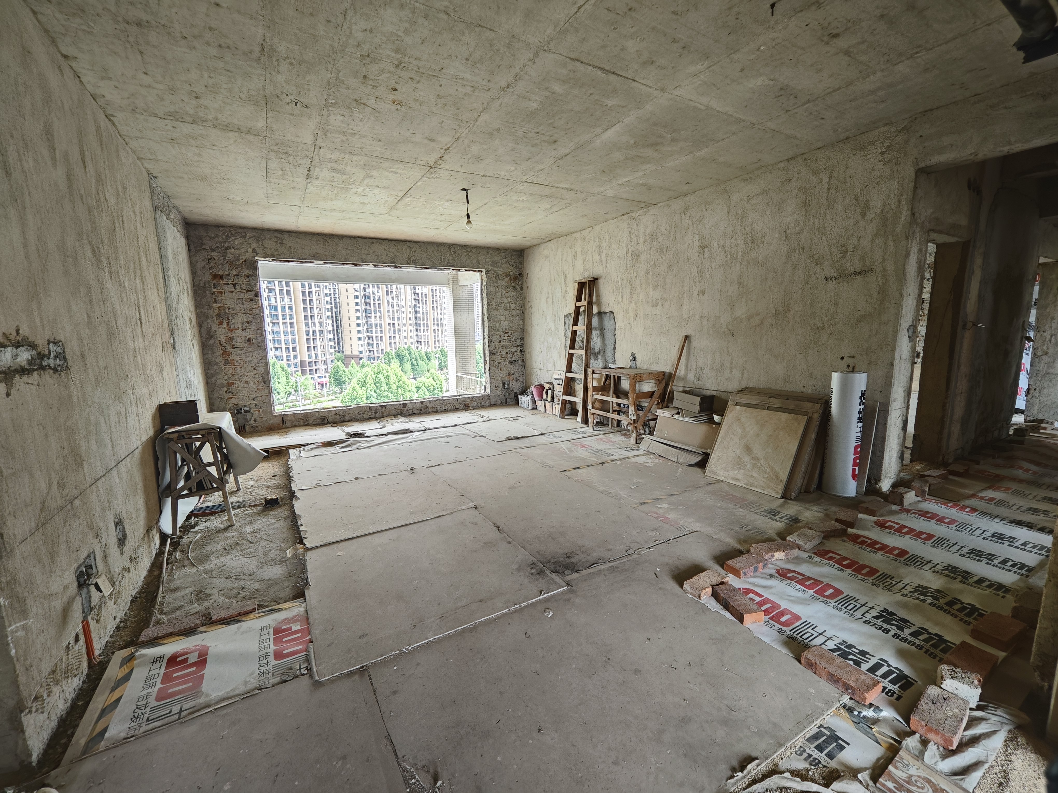 新烟草局单位房(城南) 5室2厅2卫 112.0万 新烟草局单位房(城南) 5室2厅2卫 112.0万客厅