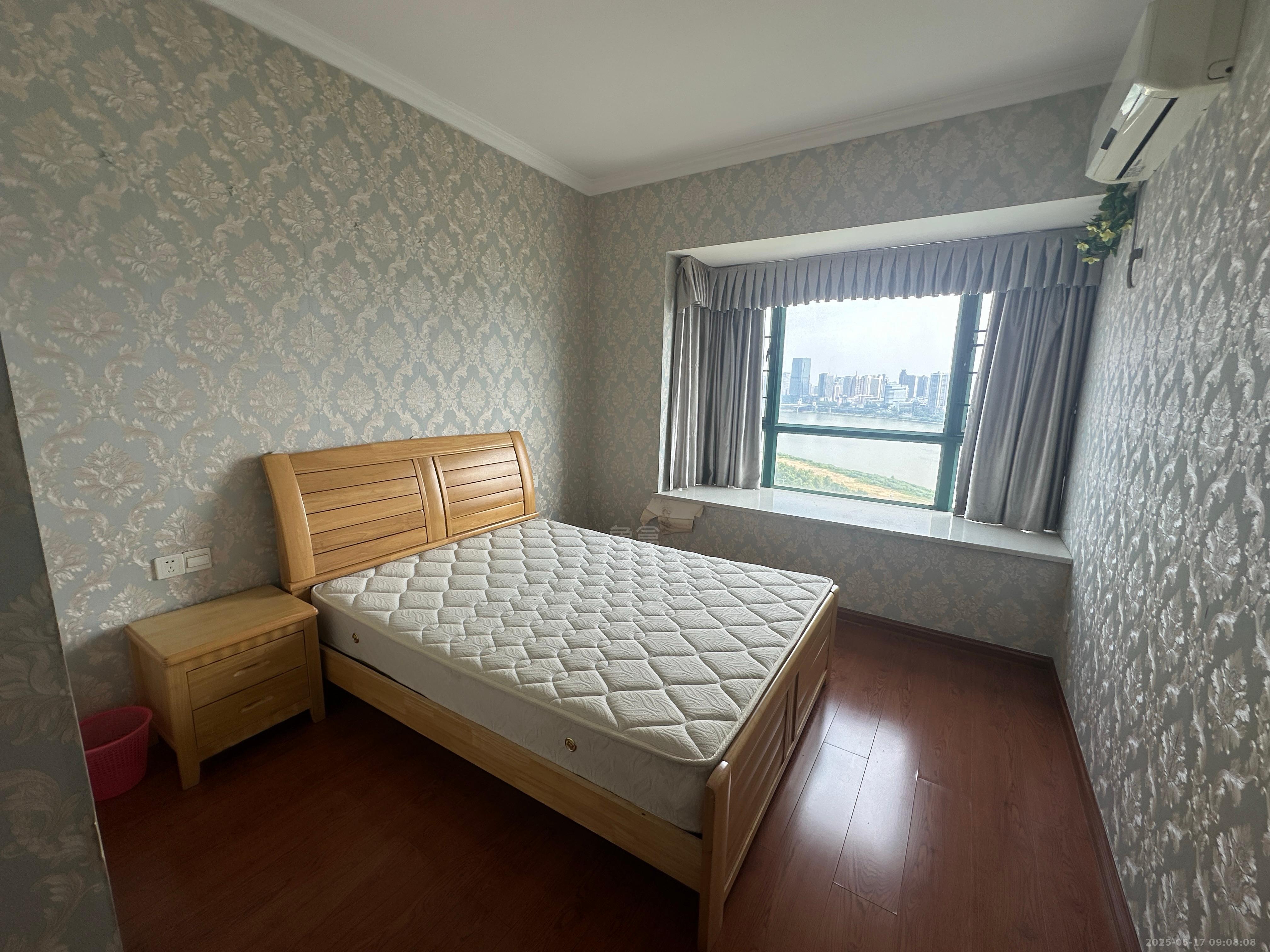 蓝盾景园二期 3室2厅2卫 2600.0元/月 蓝盾景园二期 3室2厅2卫 2600.0元/月室内图